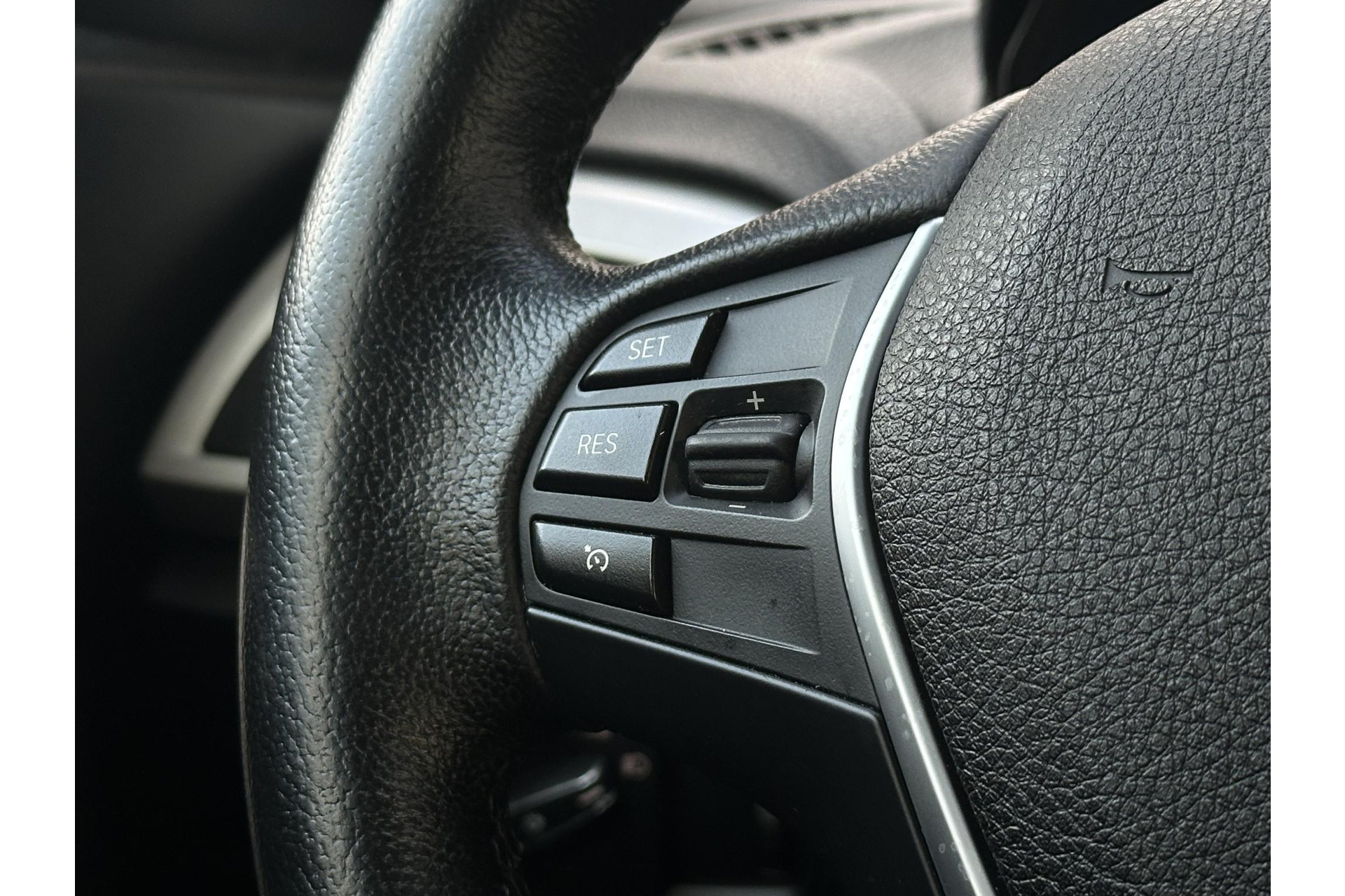 BMW 1-serie 114i Business+ 2013 Saphirschwarz metallic 23