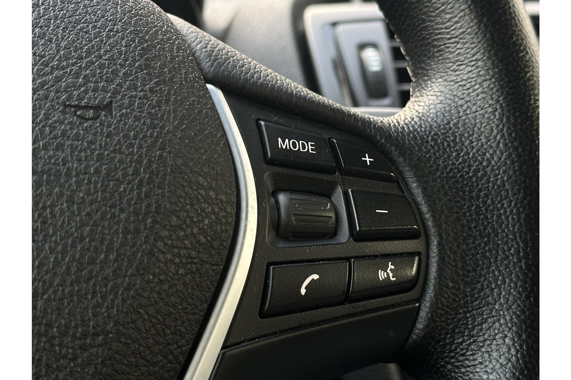 BMW 1-serie 114i Business+ 2013 Saphirschwarz metallic 24