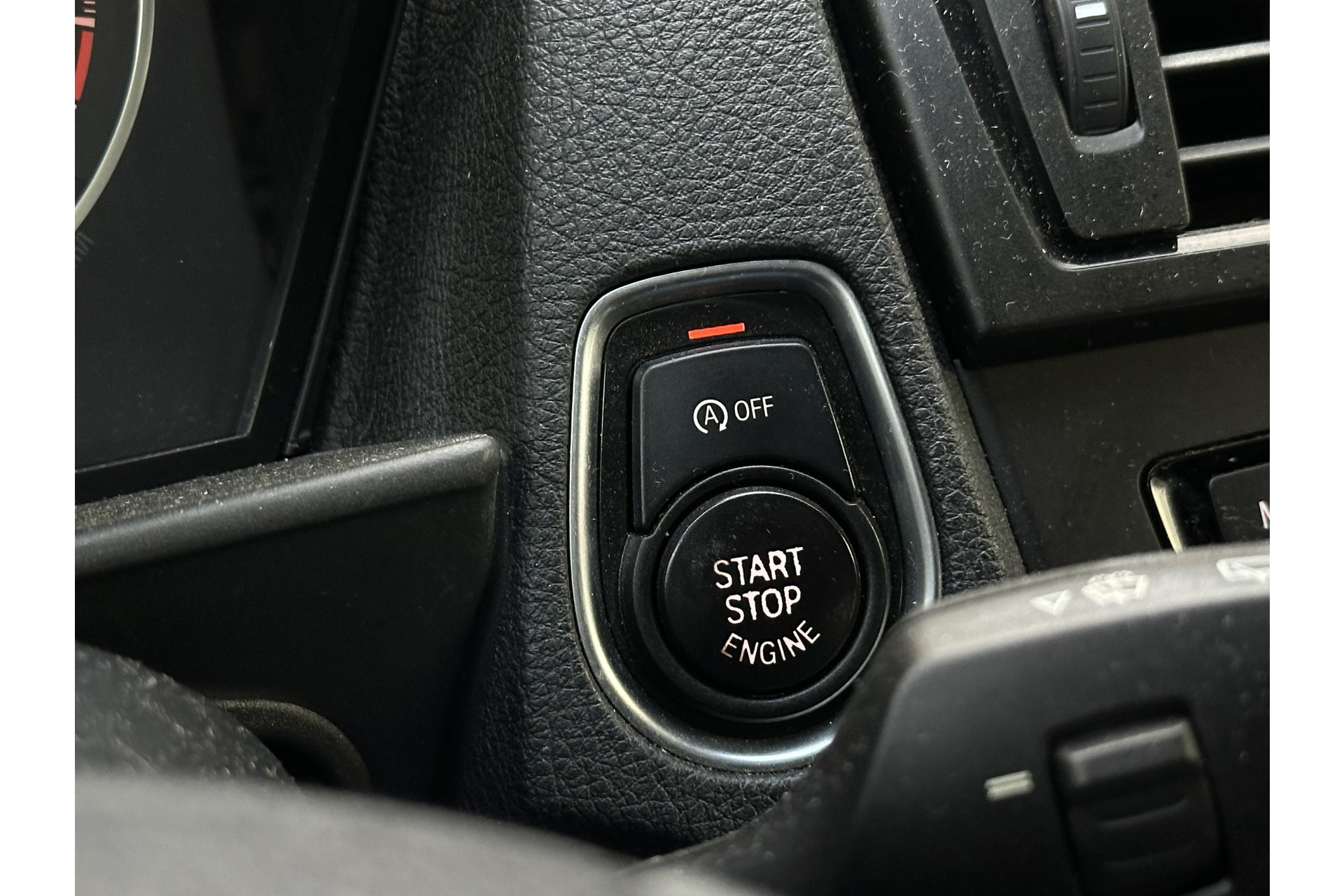 BMW 1-serie 114i Business+ 2013 Saphirschwarz metallic 25