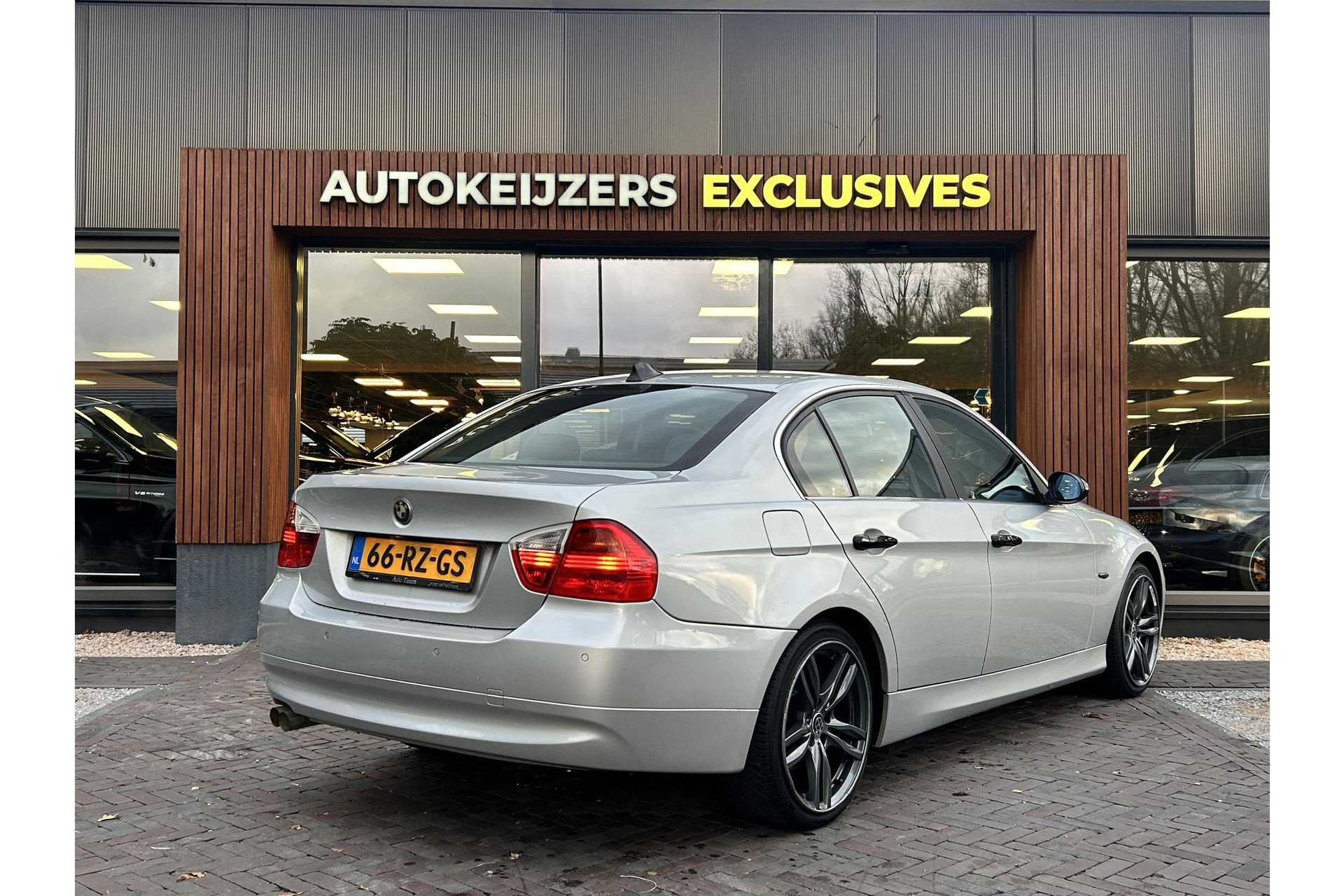 BMW 3-serie 325i Dynamic Executive 2005 Titansilber metallic  11