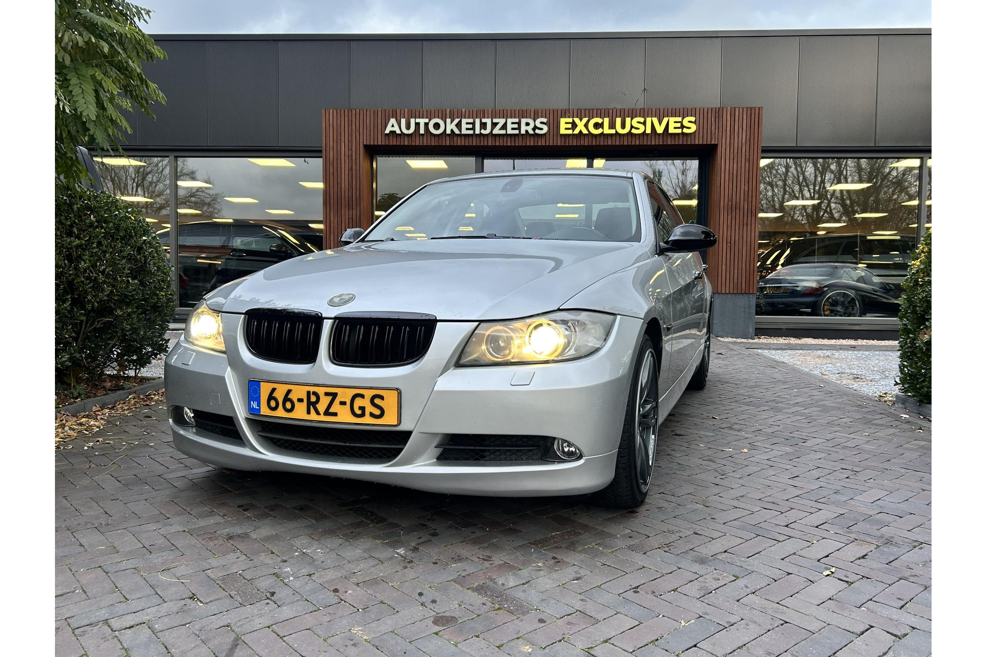 BMW 3-serie 325i Dynamic Executive 2005 Titansilber metallic  13