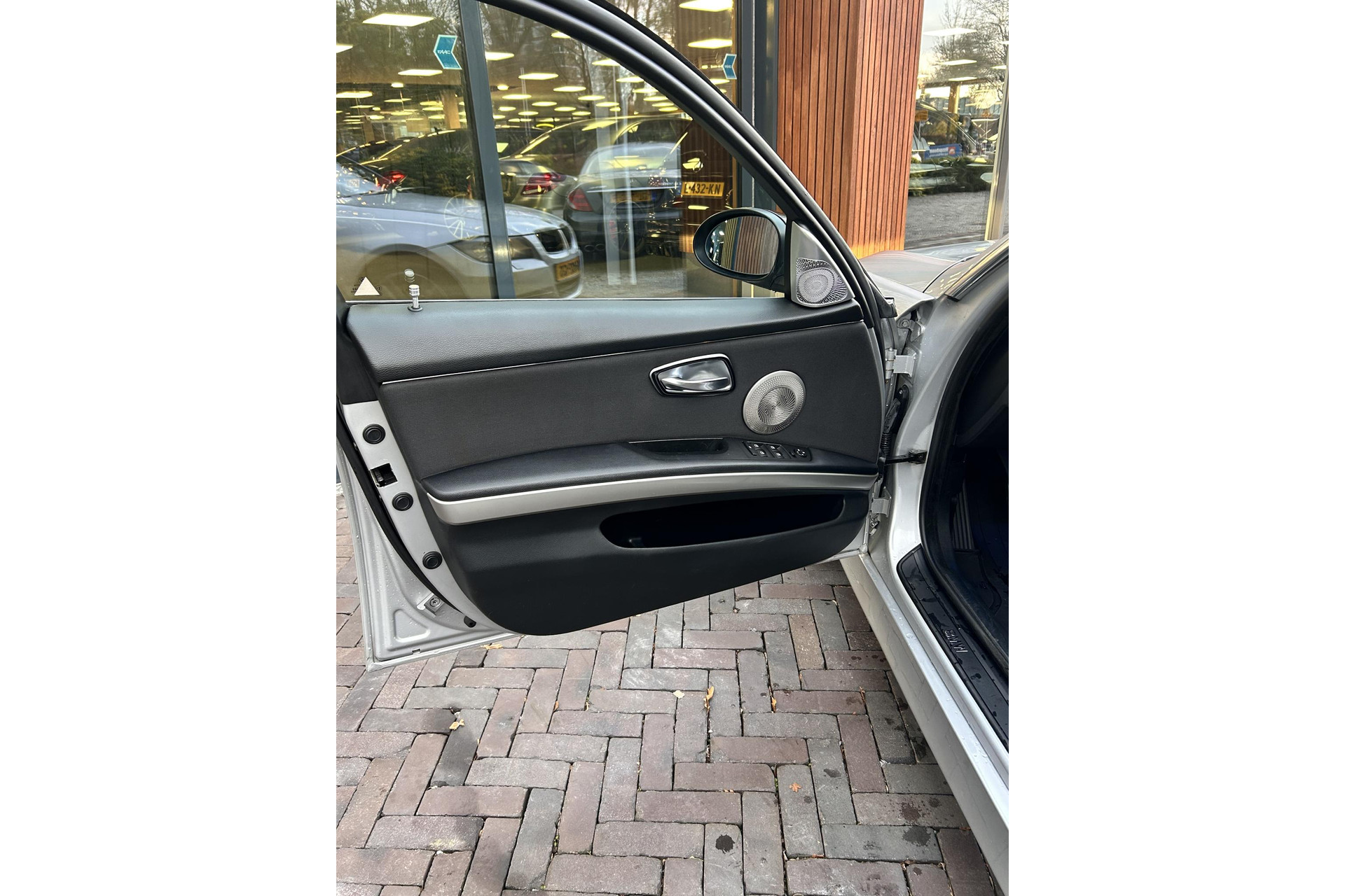 BMW 3-serie 325i Dynamic Executive 2005 Titansilber metallic  14