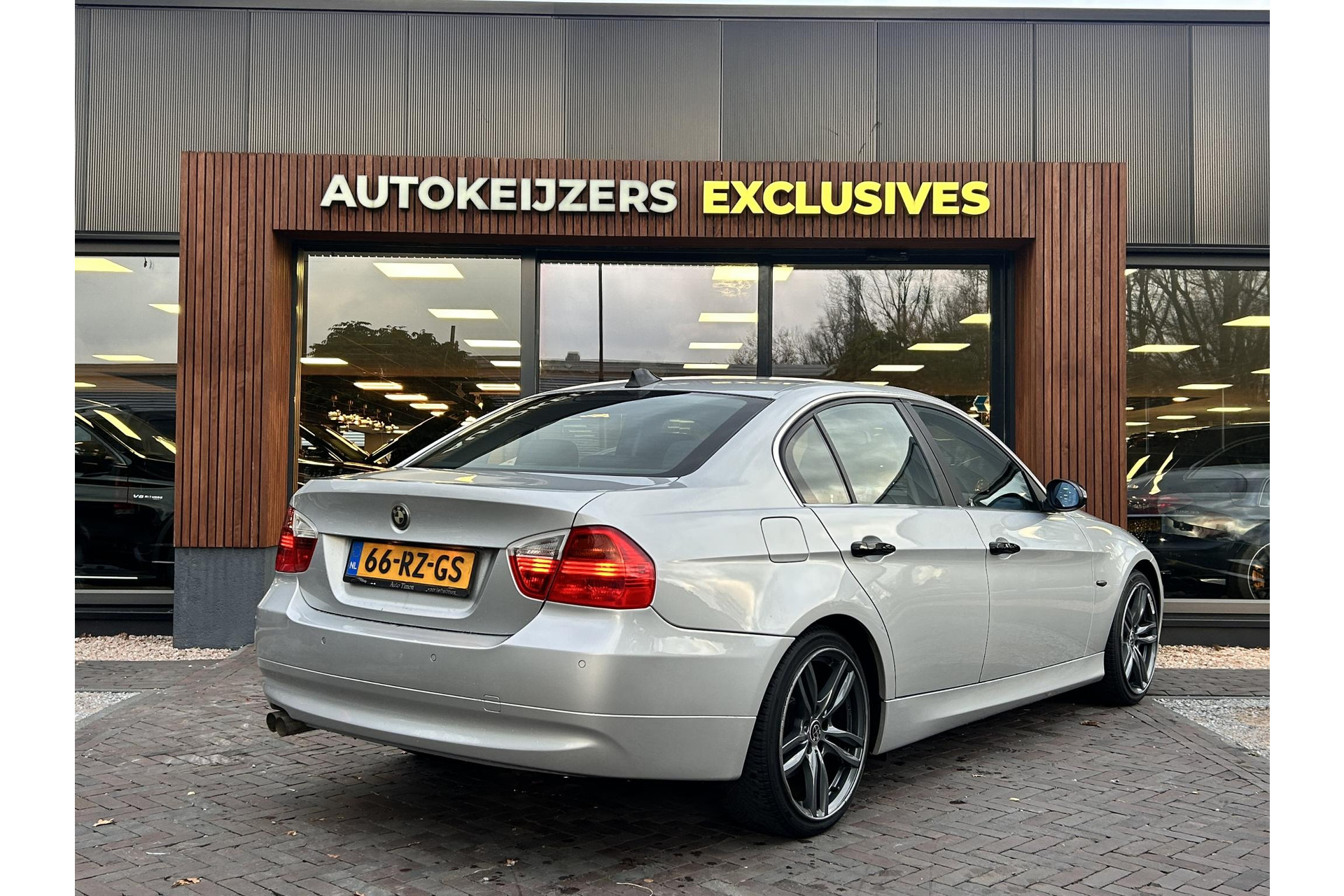 BMW 3-serie 325i Dynamic Executive 2005 Titansilber metallic  25