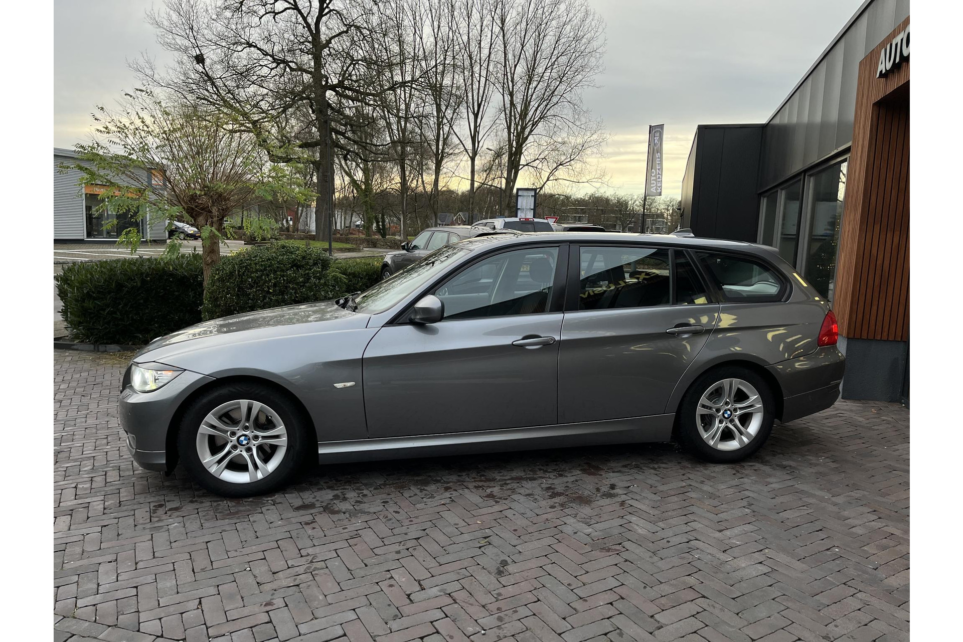 BMW 3 Serie Touring 320d Efficient Dynamics Edition Luxury Line 2011 Spacegrau metallic 10