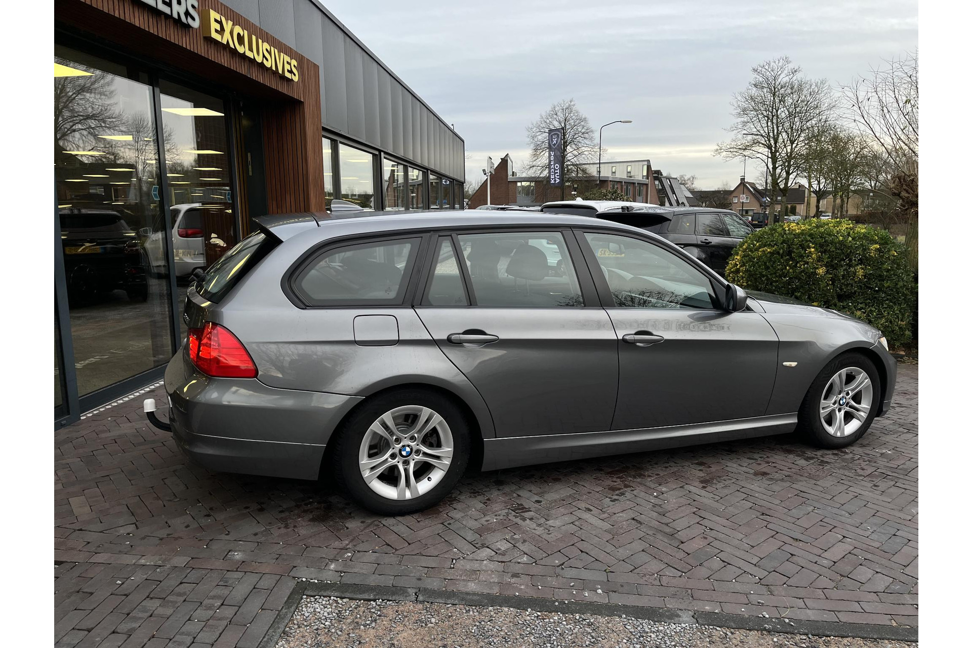 BMW 3 Serie Touring 320d Efficient Dynamics Edition Luxury Line 2011 Spacegrau metallic 7
