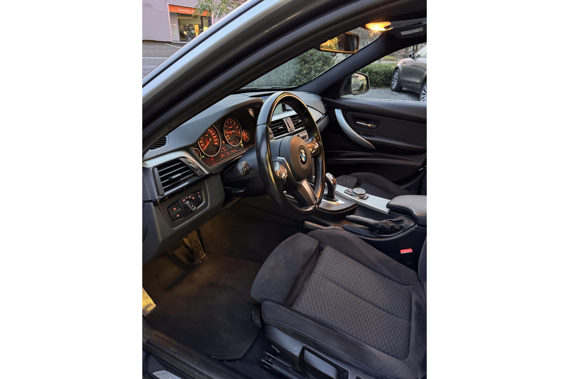 BMW 3 Serie Touring 320i Executive 2015 Mineralgrau metallic 12