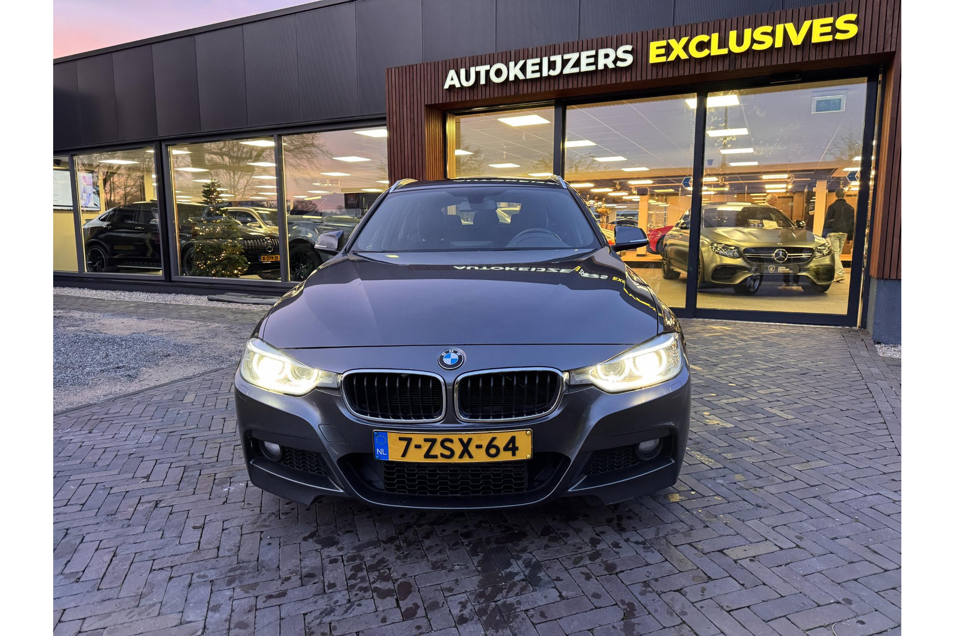 BMW 3 Serie Touring 320i Executive 2015 Mineralgrau metallic 2