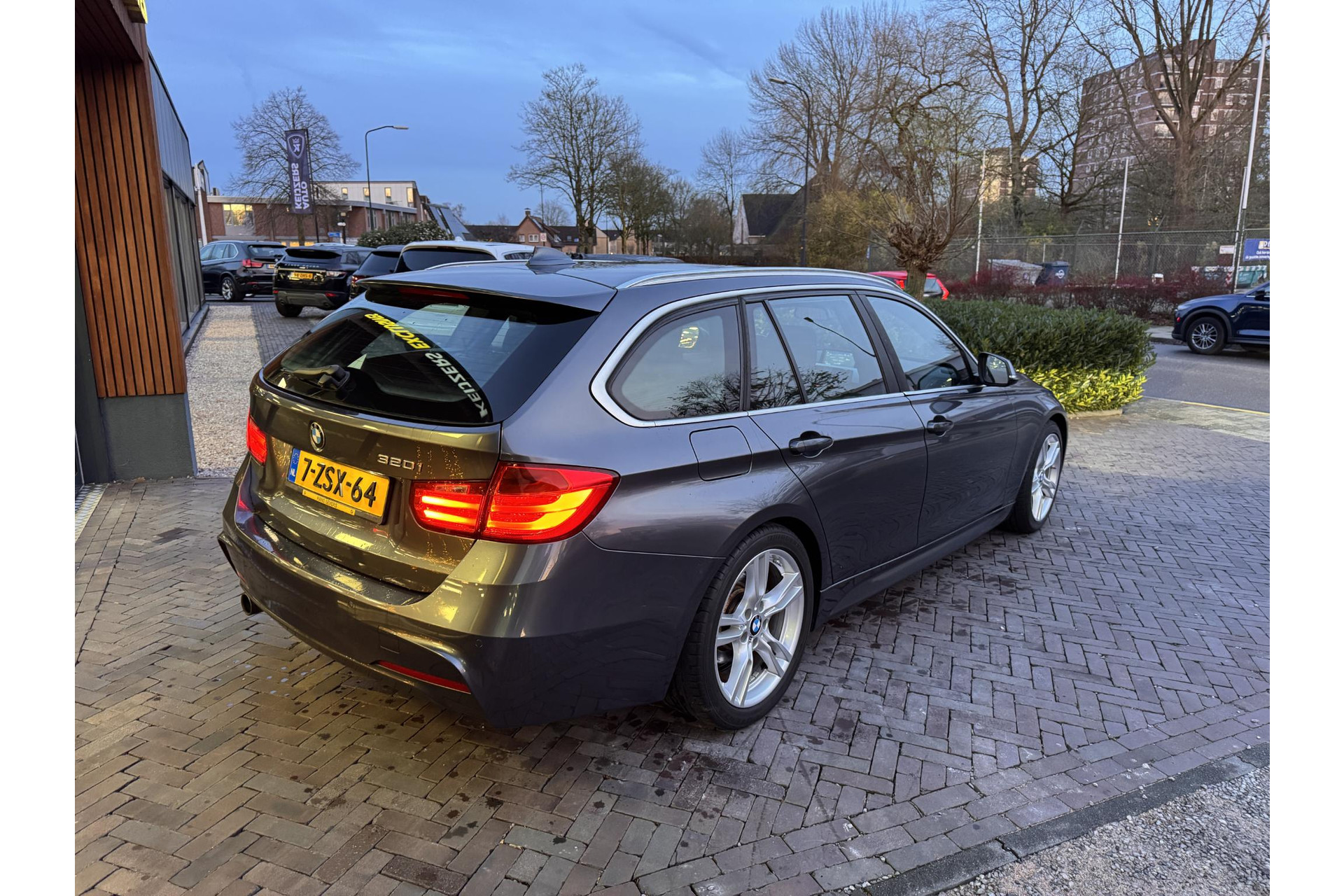 BMW 3 Serie Touring 320i Executive 2015 Mineralgrau metallic 3