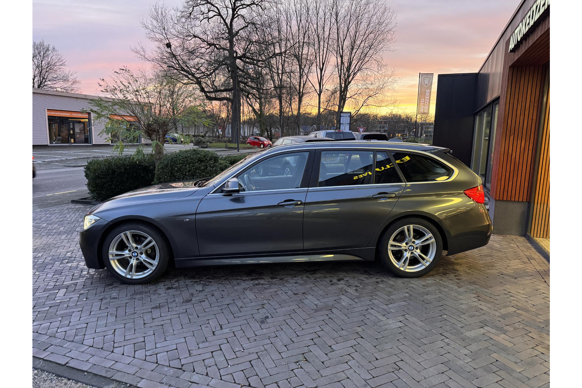 BMW 3 Serie Touring 320i Executive 2015 Mineralgrau metallic 4