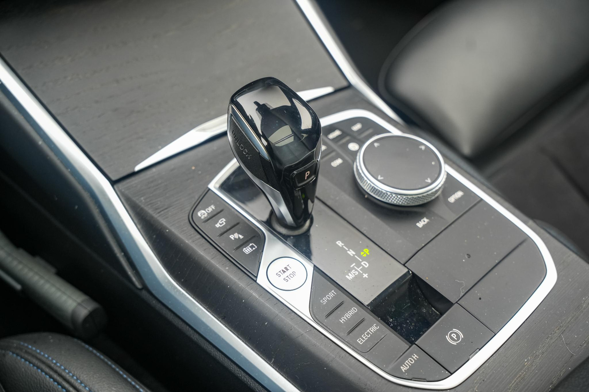 BMW 3 Serie Touring 330e High Executive 2020  13