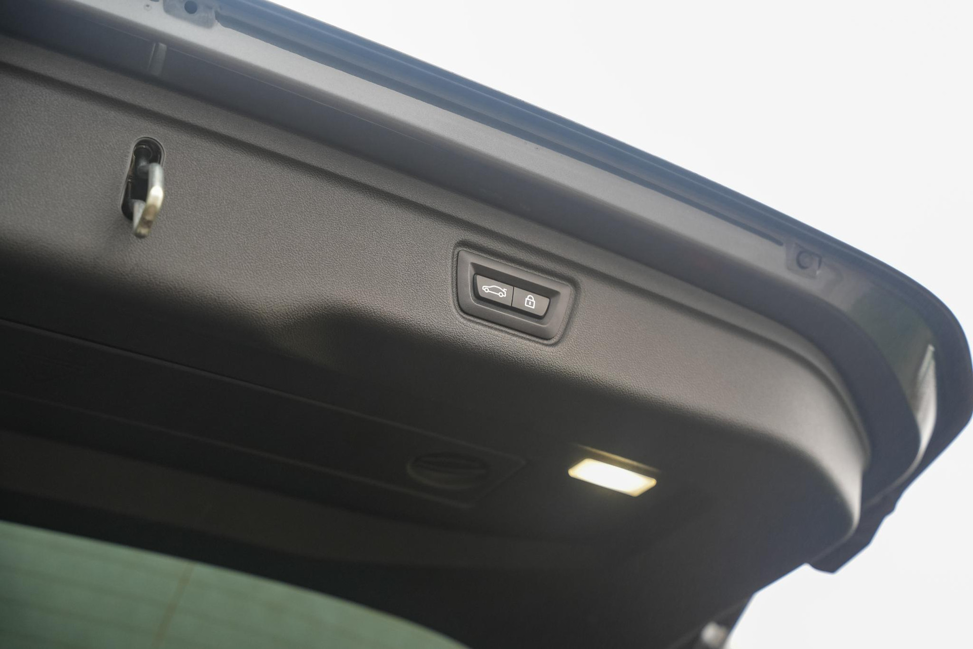 BMW 3 Serie Touring 330e High Executive 2020  26