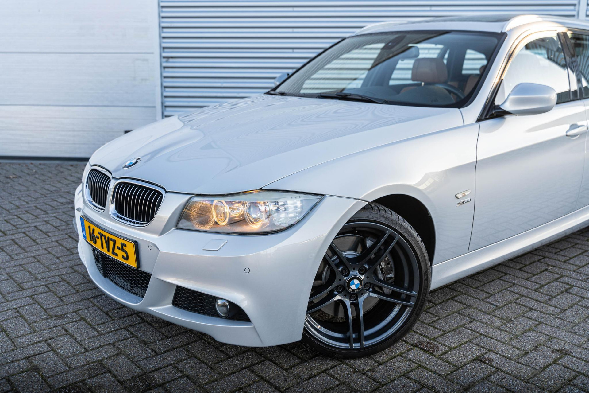 BMW 3 Serie Touring 335xi Luxury Line 2012 Mondstein metallic 12