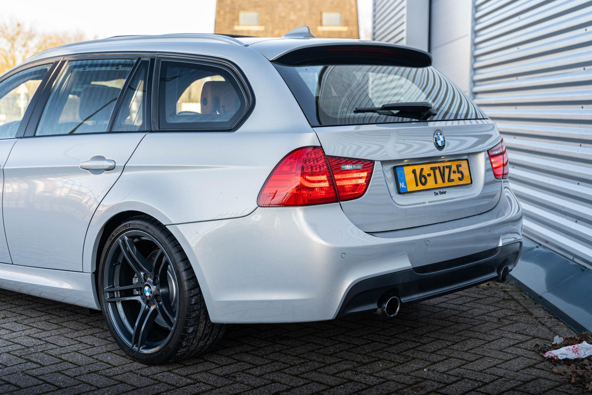 BMW 3 Serie Touring 335xi Luxury Line 2012 Mondstein metallic 14