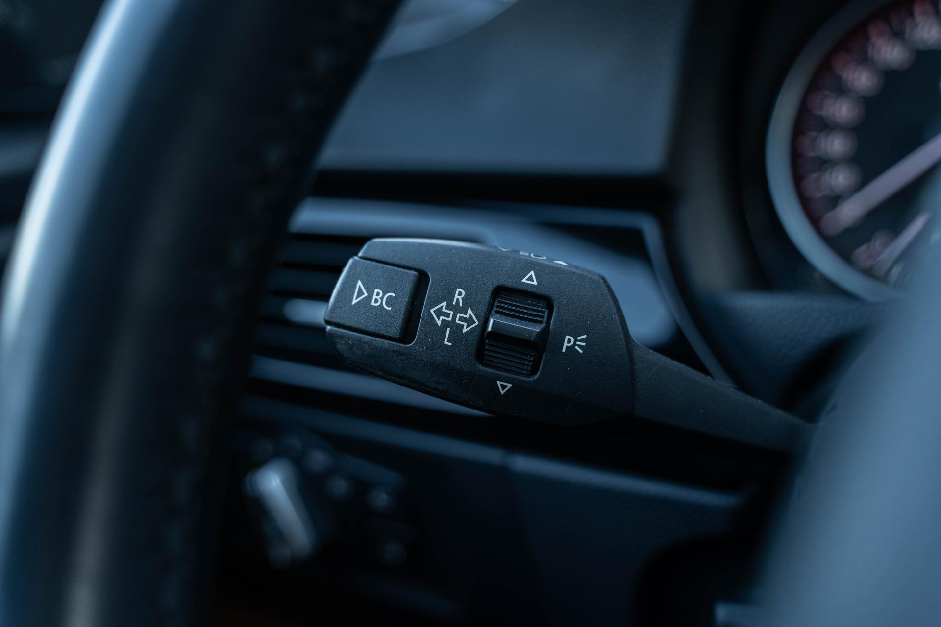 BMW 3 Serie Touring 335xi Luxury Line 2012 Mondstein metallic 18