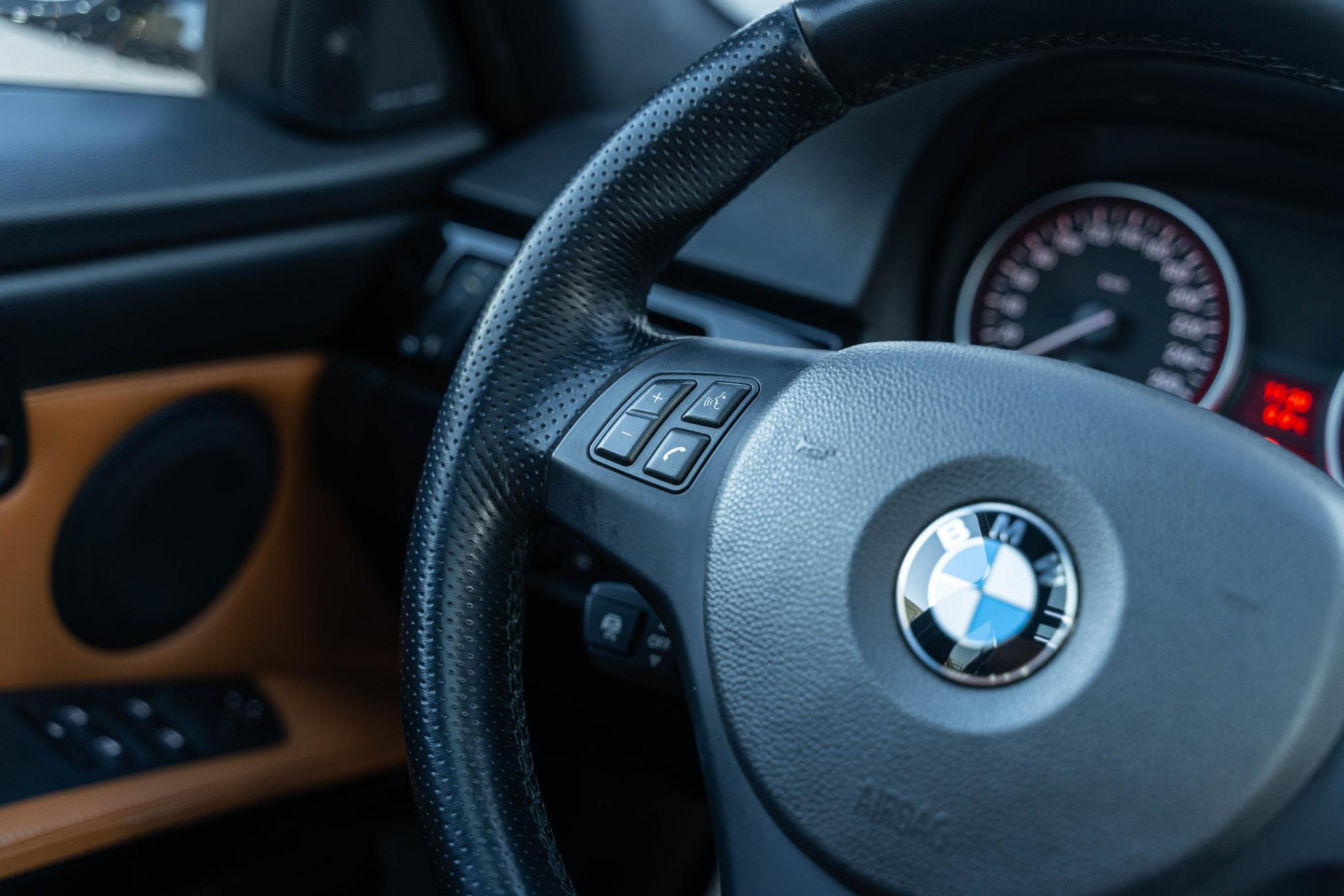 BMW 3 Serie Touring 335xi Luxury Line 2012 Mondstein metallic 32