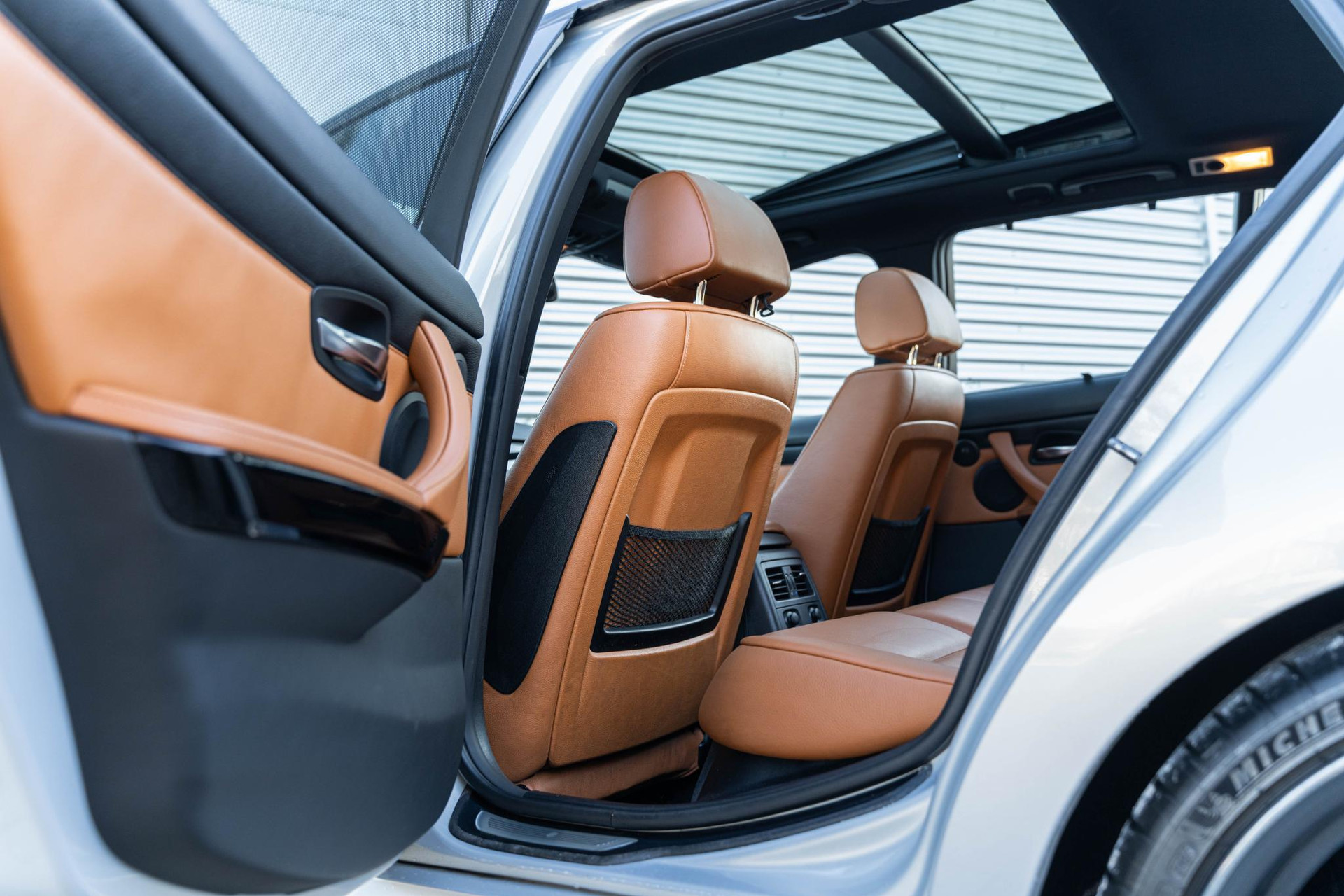 BMW 3 Serie Touring 335xi Luxury Line 2012 Mondstein metallic 35