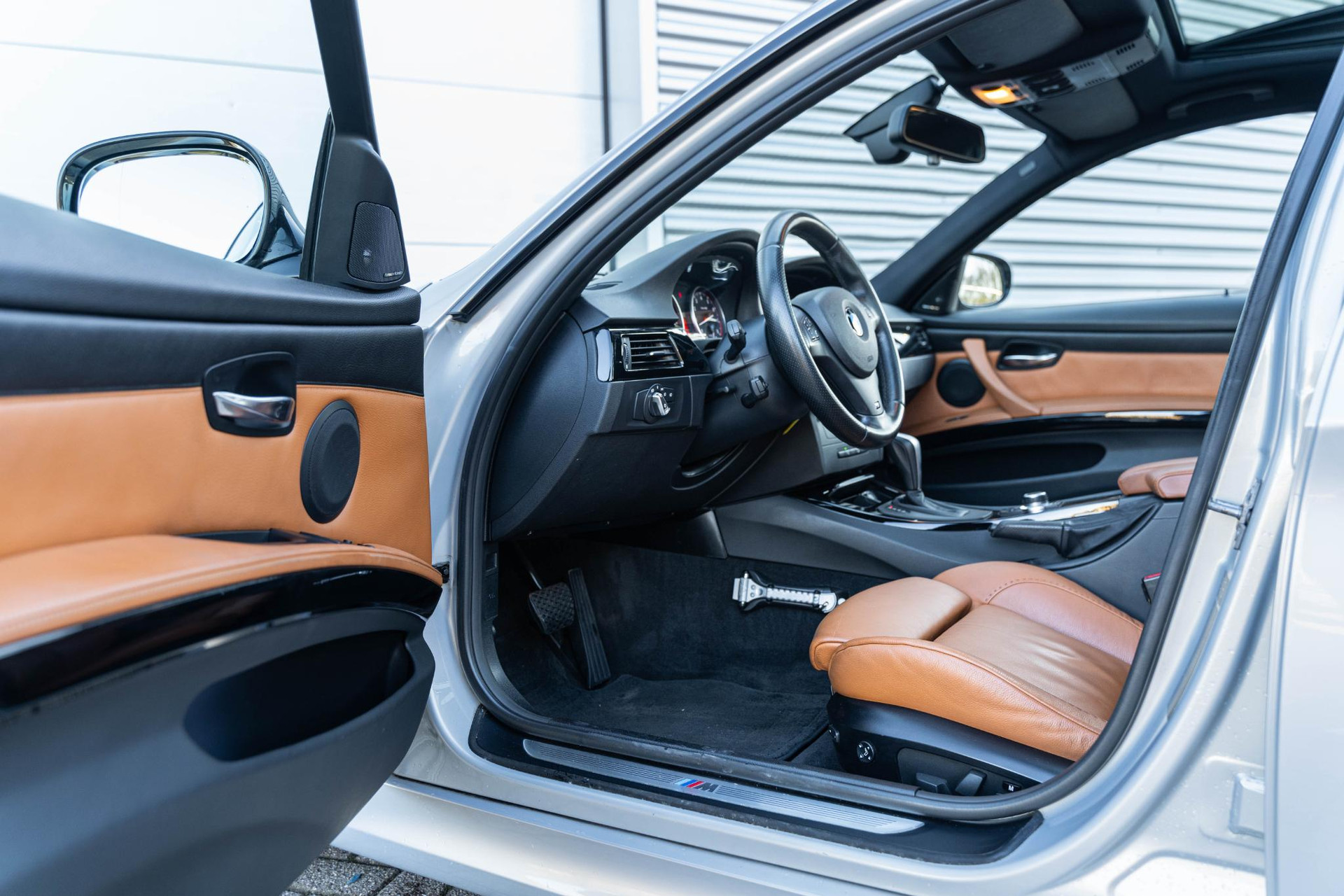 BMW 3 Serie Touring 335xi Luxury Line 2012 Mondstein metallic 41