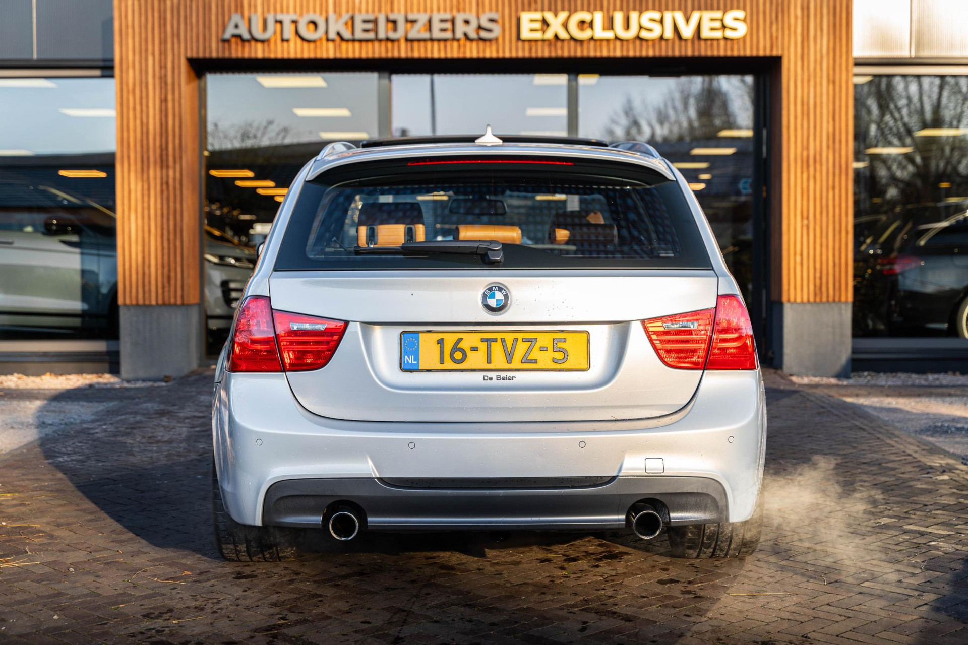 BMW 3 Serie Touring 335xi Luxury Line 2012 Mondstein metallic 8