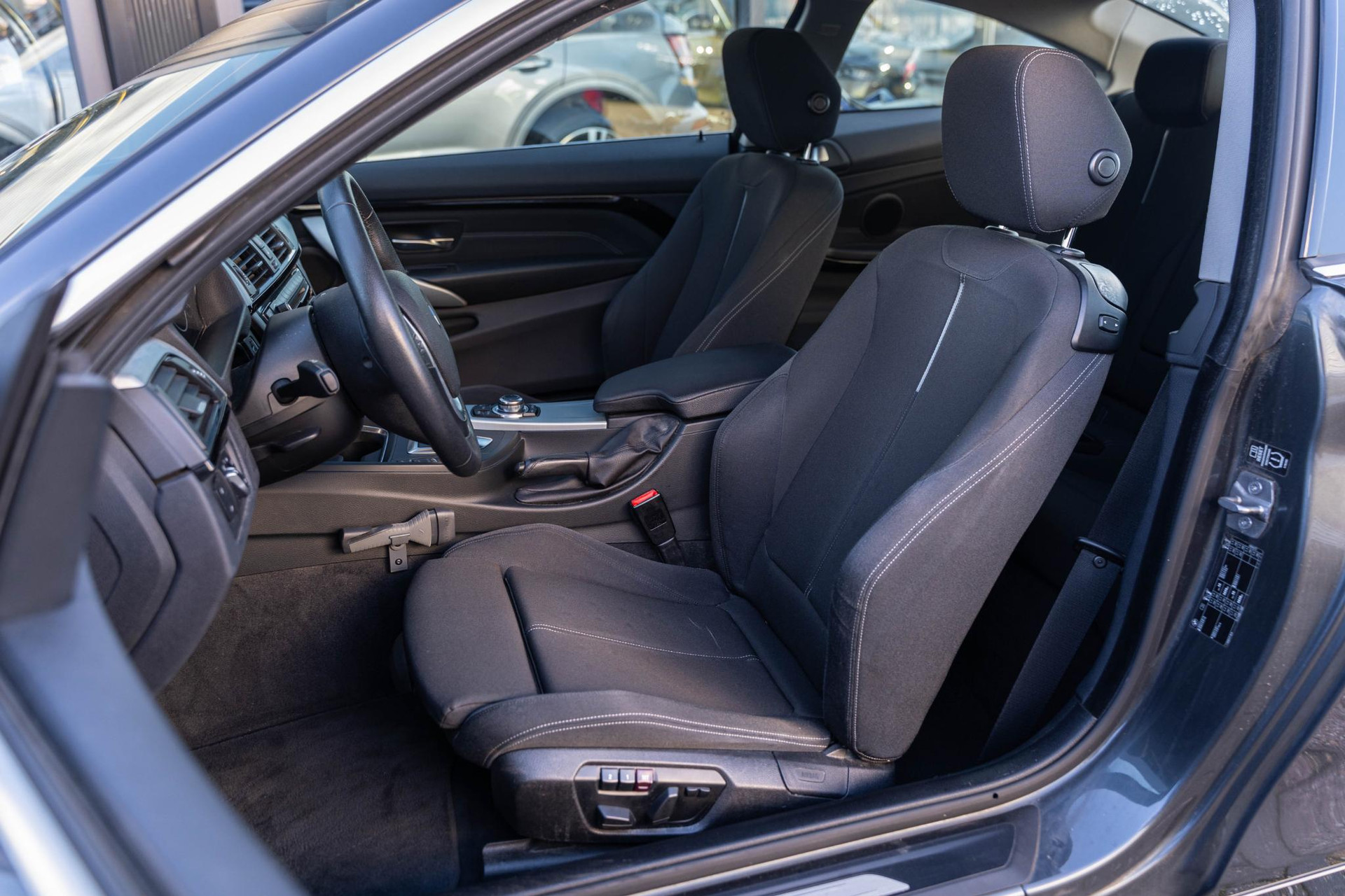 BMW 4 Serie Coupé 435i Executive 2014 Mineralgrau metallic 39