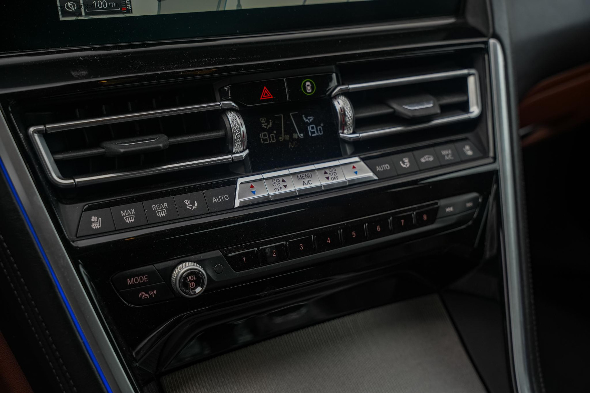 BMW 8 Serie M850i xDrive High Executive 2018 Barcelona blau metallic (C38) 16