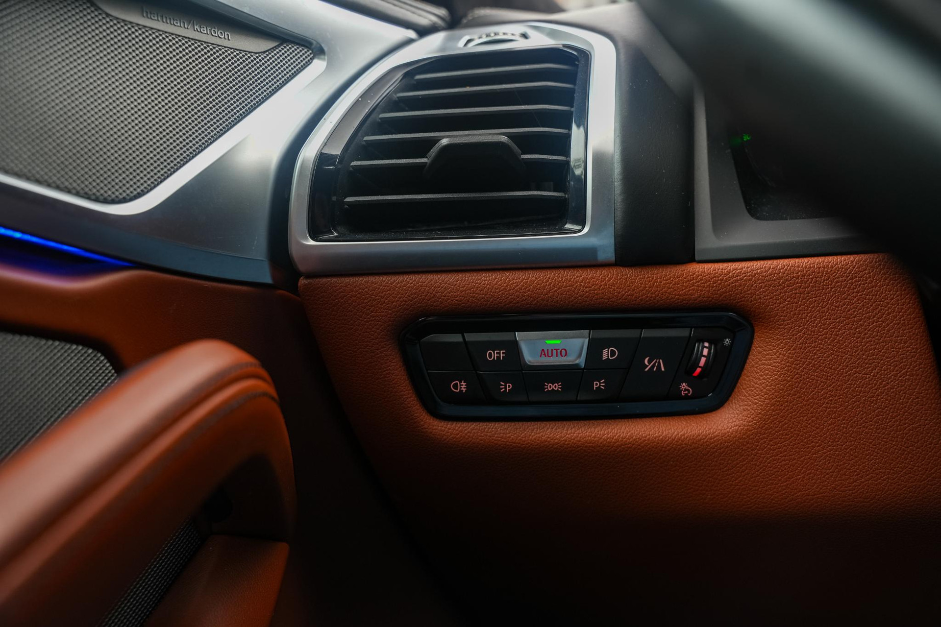 BMW 8 Serie M850i xDrive High Executive 2018 Barcelona blau metallic (C38) 26