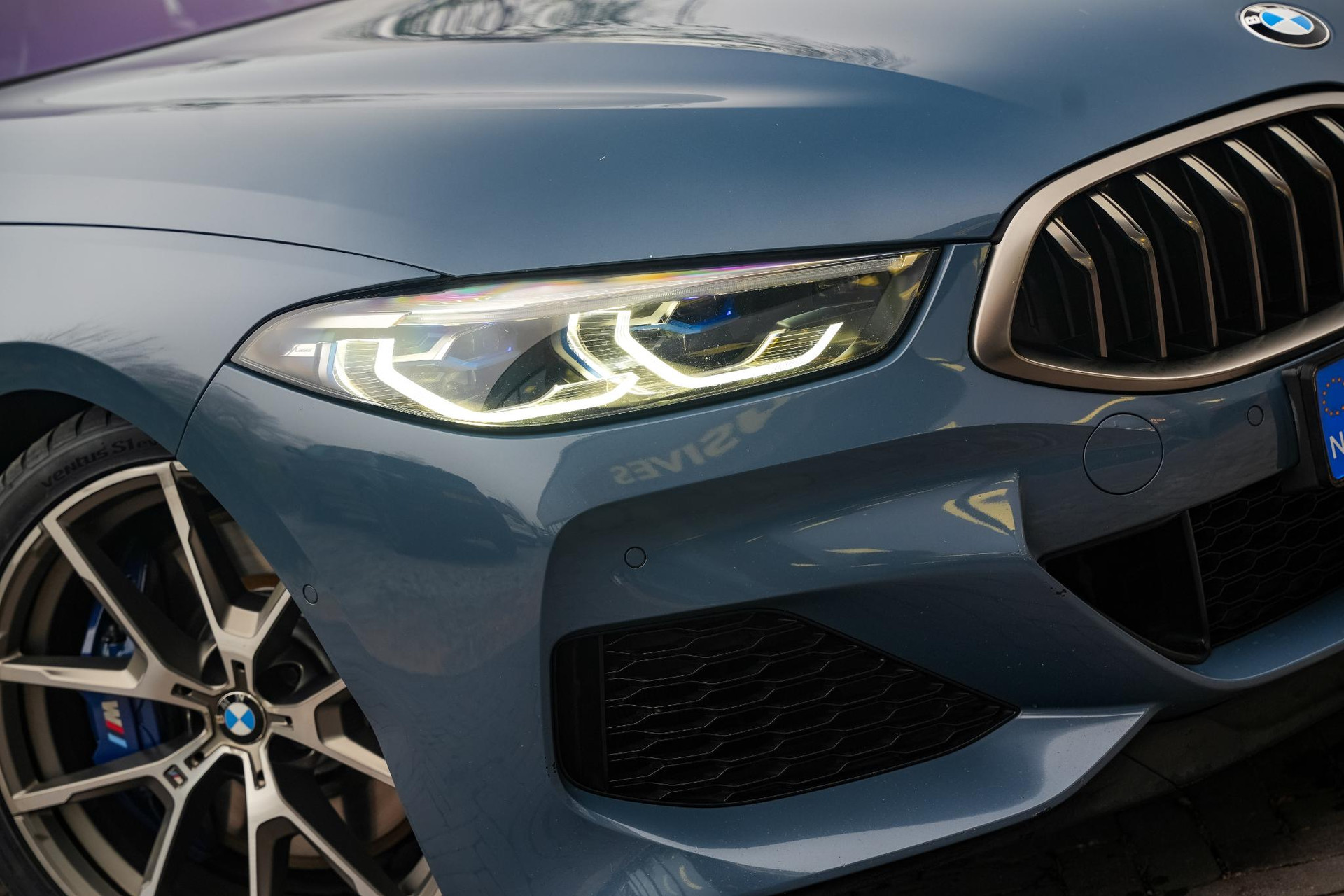 BMW 8 Serie M850i xDrive High Executive 2018 Barcelona blau metallic (C38) 37