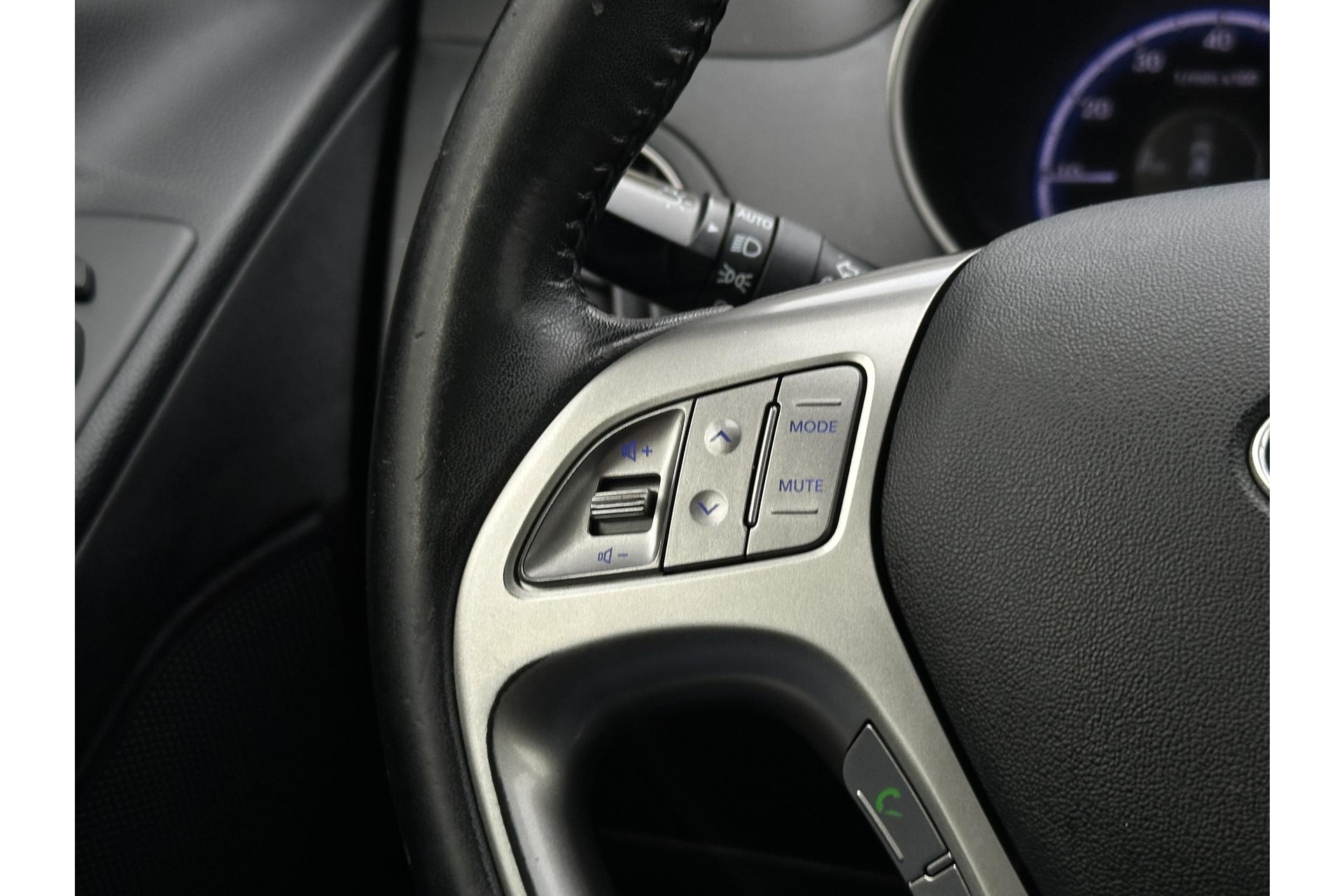 Hyundai ix35 2.0i Active 2012 Phantom Black Pearl (PAE) 14