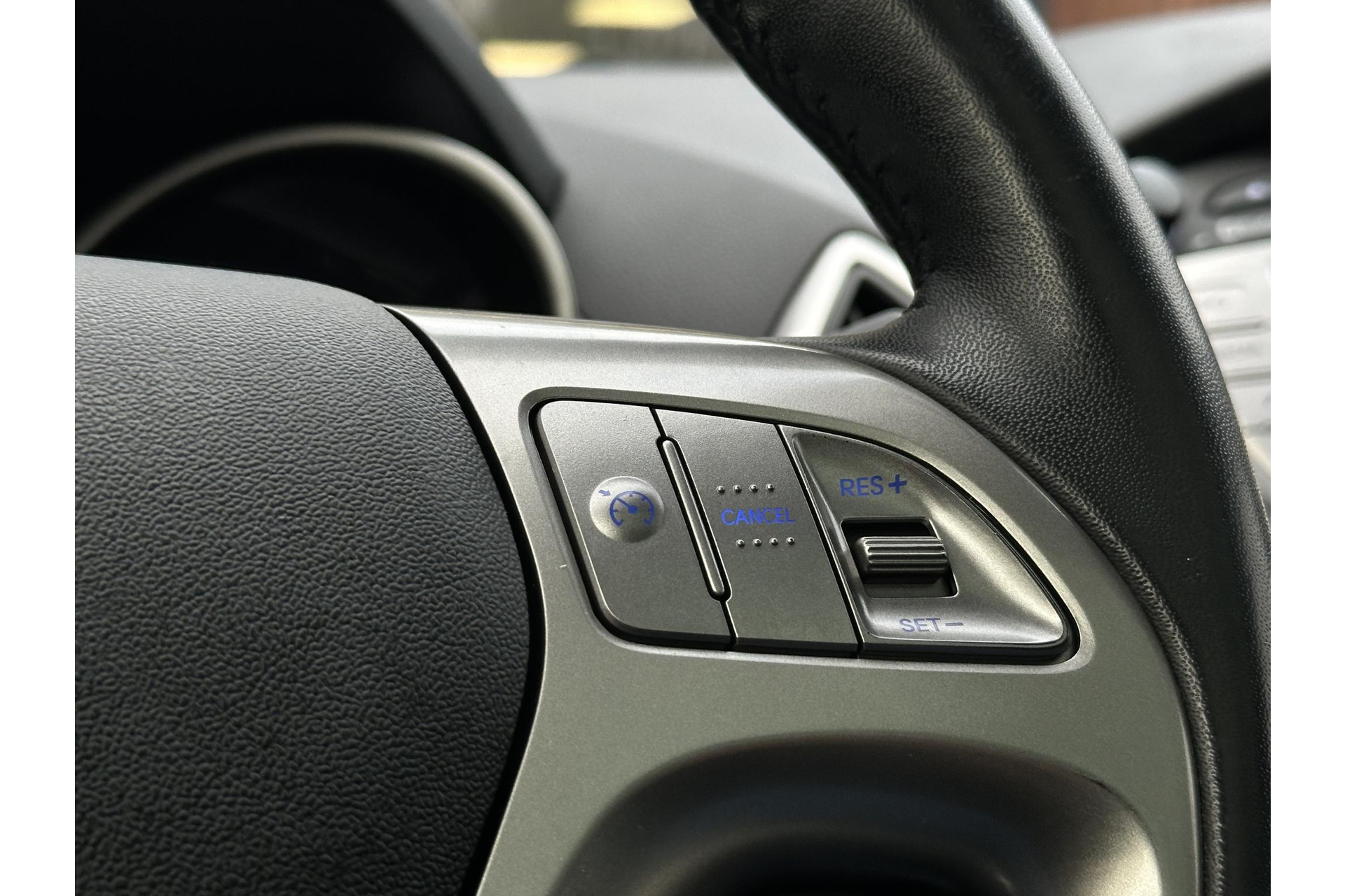 Hyundai ix35 2.0i Active 2012 Phantom Black Pearl (PAE) 19