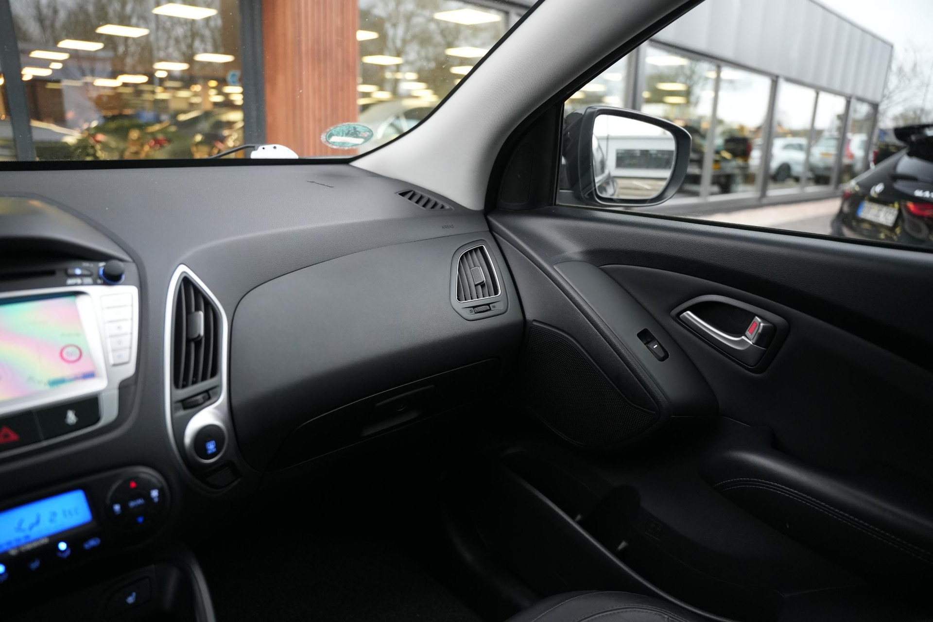 Hyundai ix35 2.0i Active 2012 Phantom Black Pearl (PAE) 32