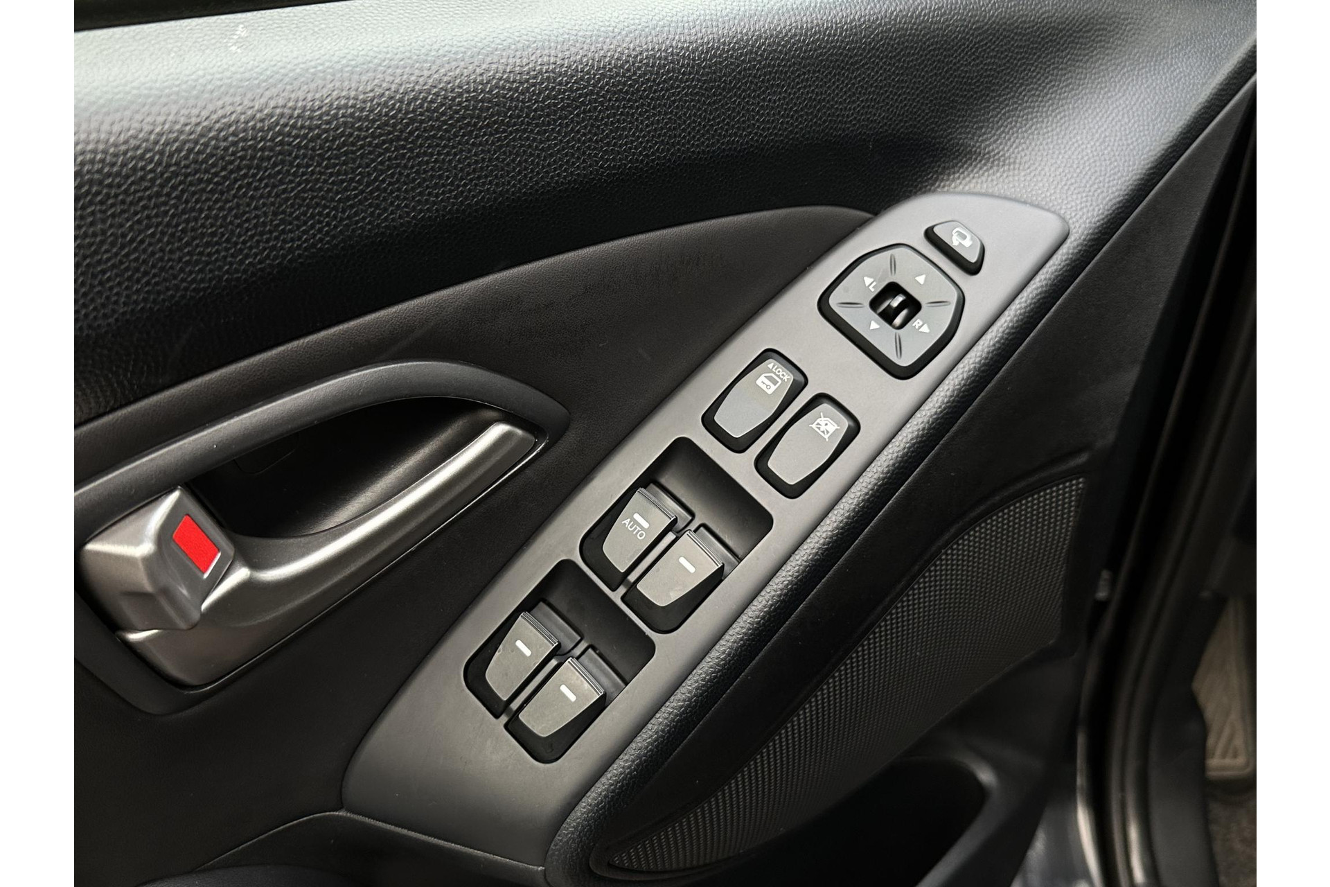 Hyundai ix35 2.0i Active 2012 Phantom Black Pearl (PAE) 9