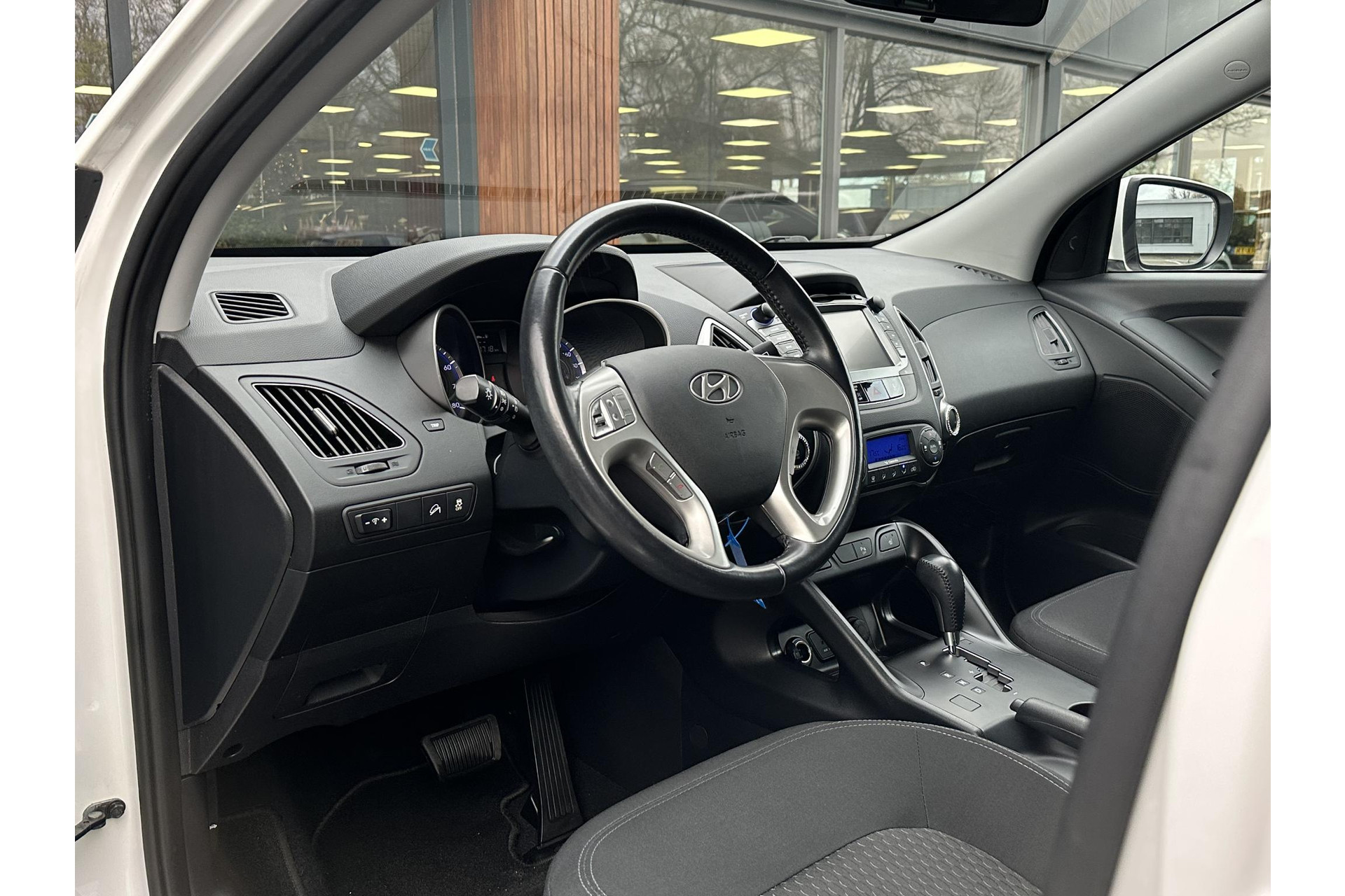 Hyundai ix35 2.0i Business Edition 2013 Creamy White (TCW) 10