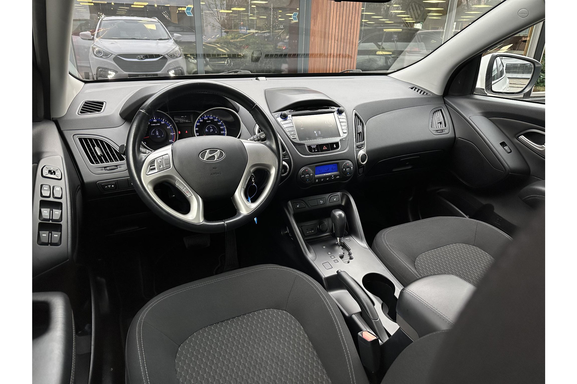 Hyundai ix35 2.0i Business Edition 2013 Creamy White (TCW) 12