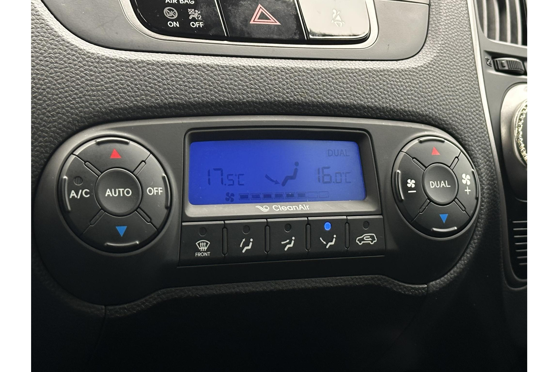 Hyundai ix35 2.0i Business Edition 2013 Creamy White (TCW) 24