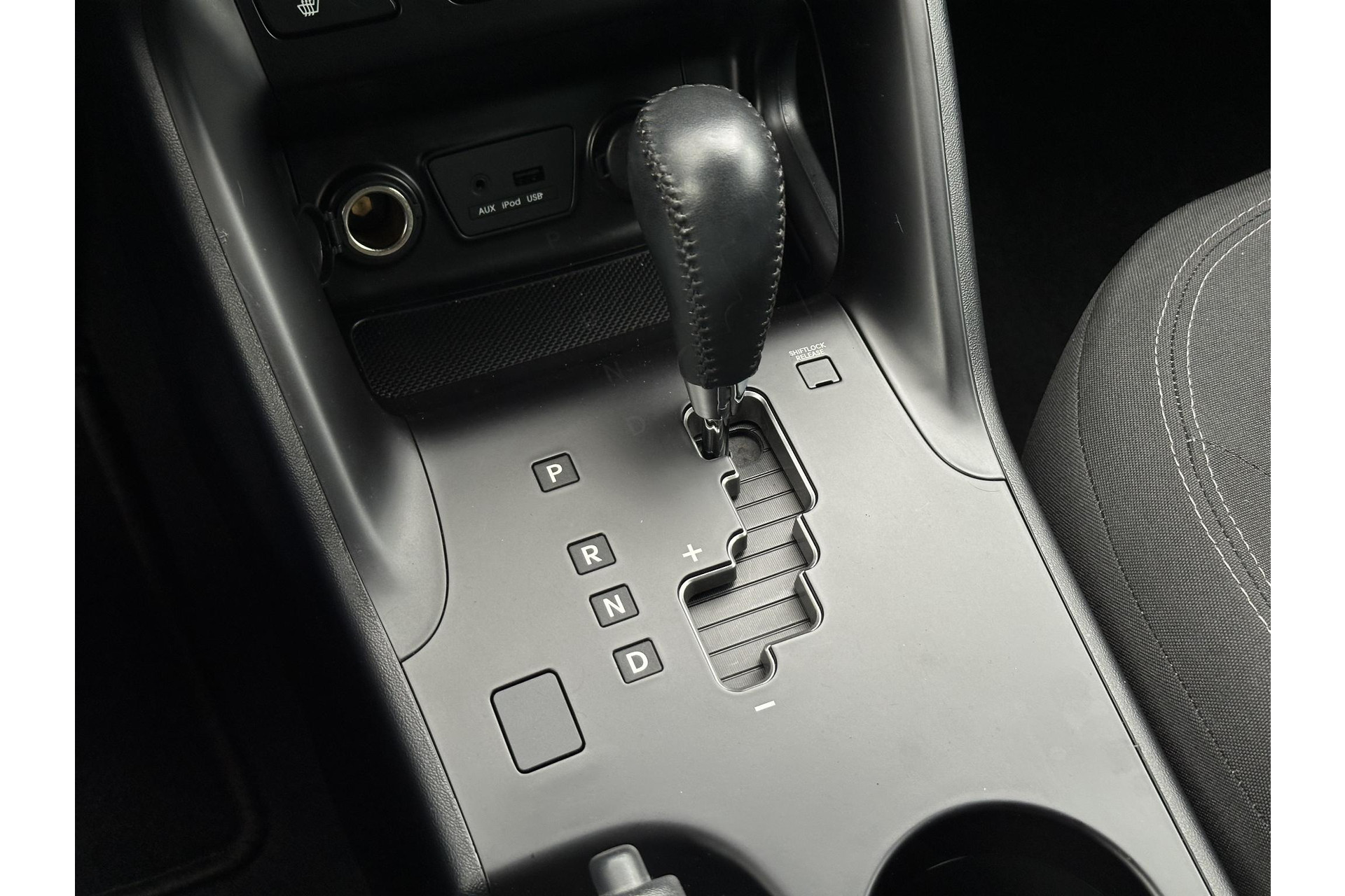 Hyundai ix35 2.0i Business Edition 2013 Creamy White (TCW) 26