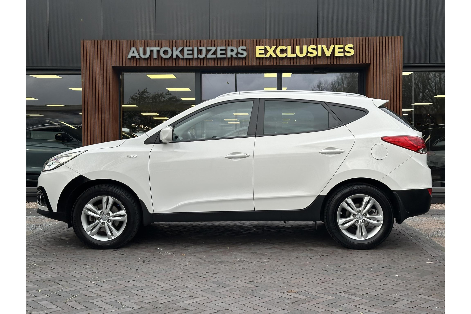Hyundai ix35 2.0i Business Edition 2013 Creamy White (TCW) 3