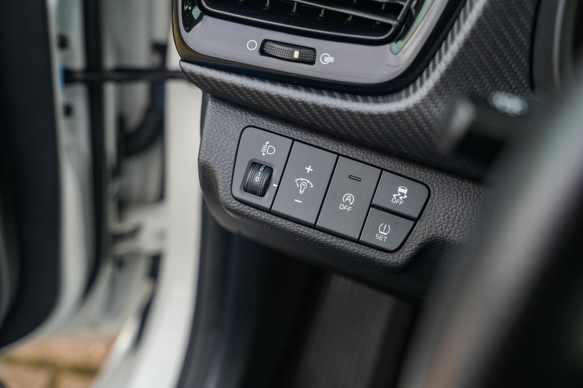 Kia Rio GT line 2021 Clear White (UD) 23