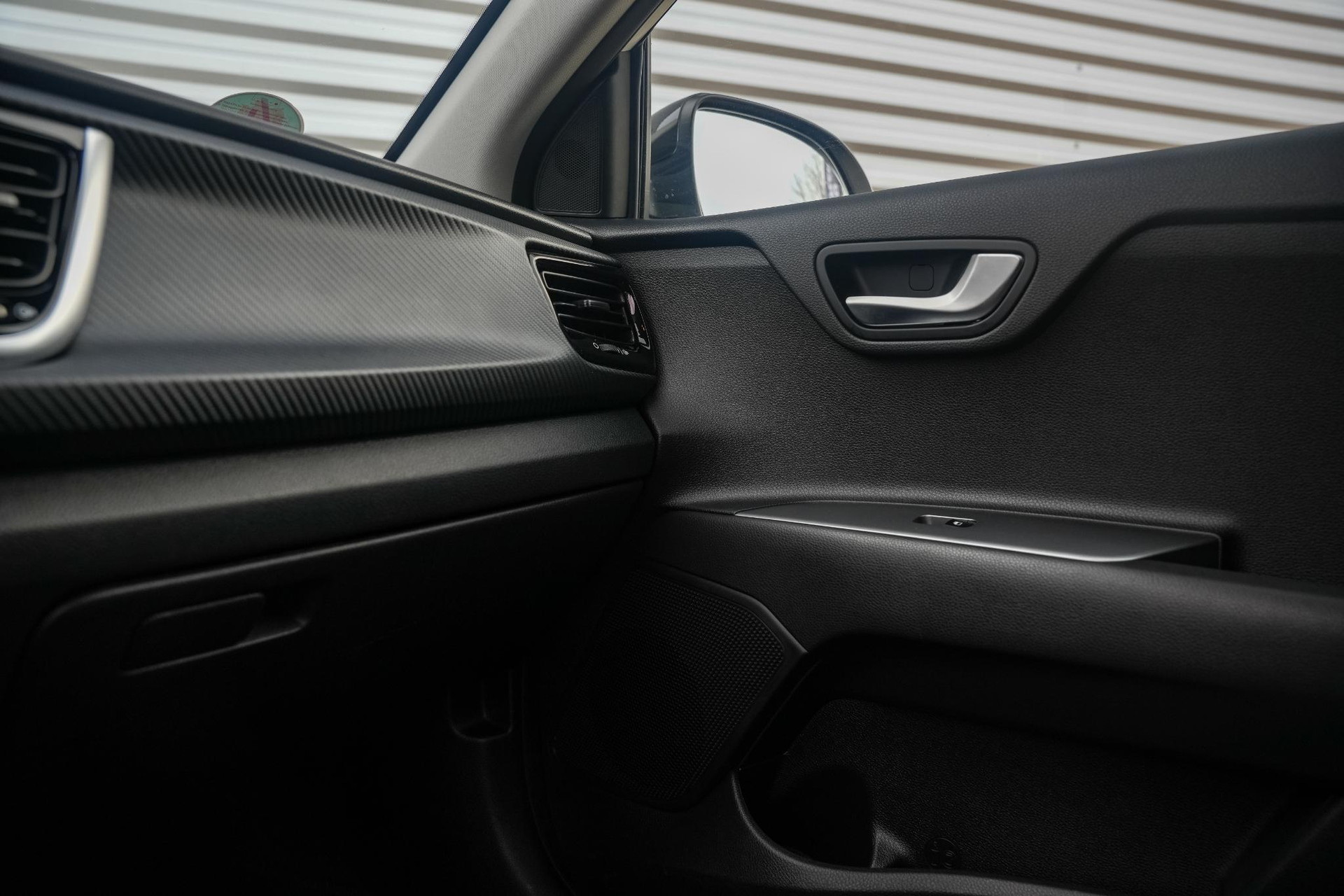 Kia Rio GT line 2021 Clear White (UD) 24