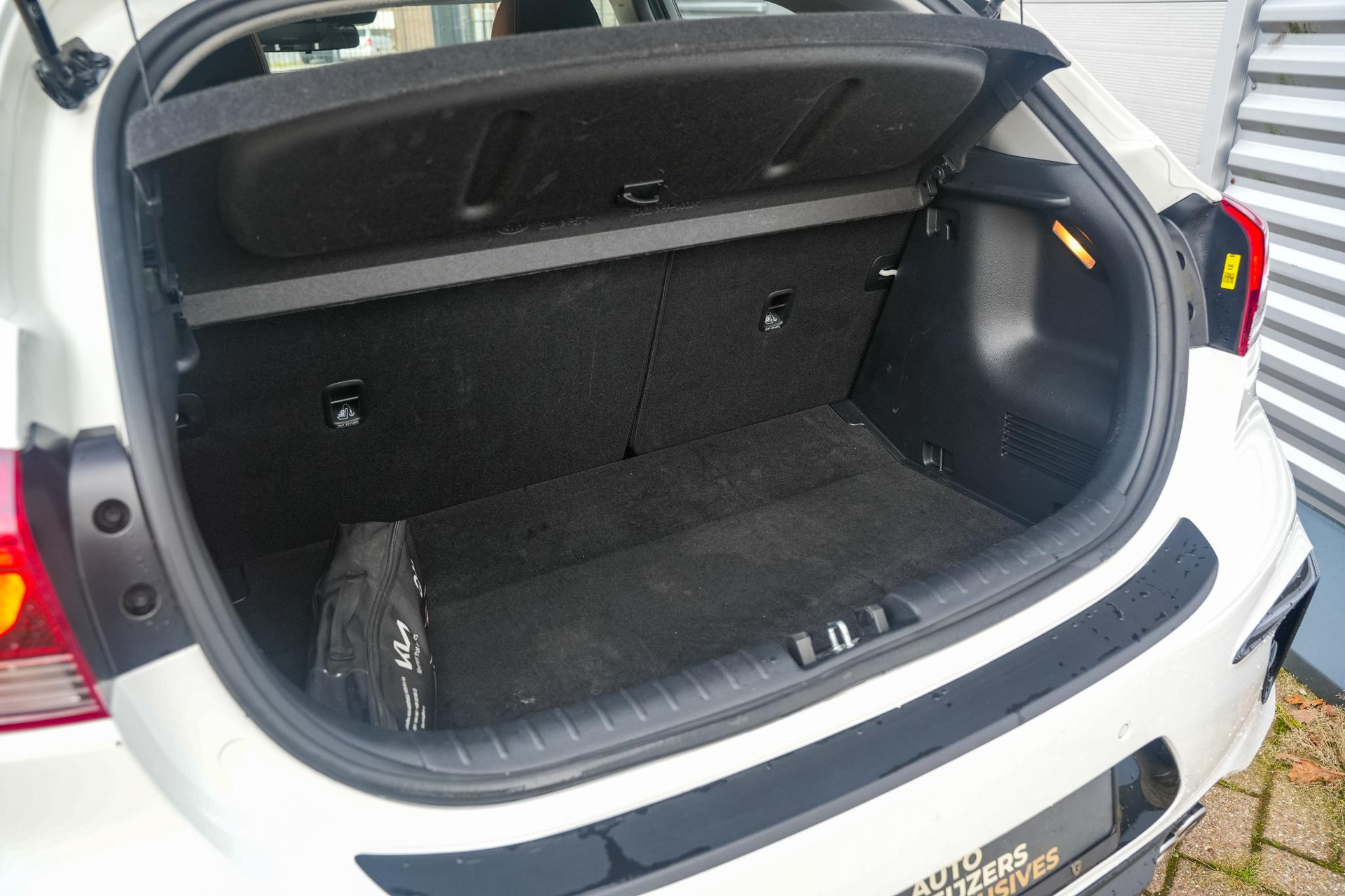 Kia Rio GT line 2021 Clear White (UD) 26