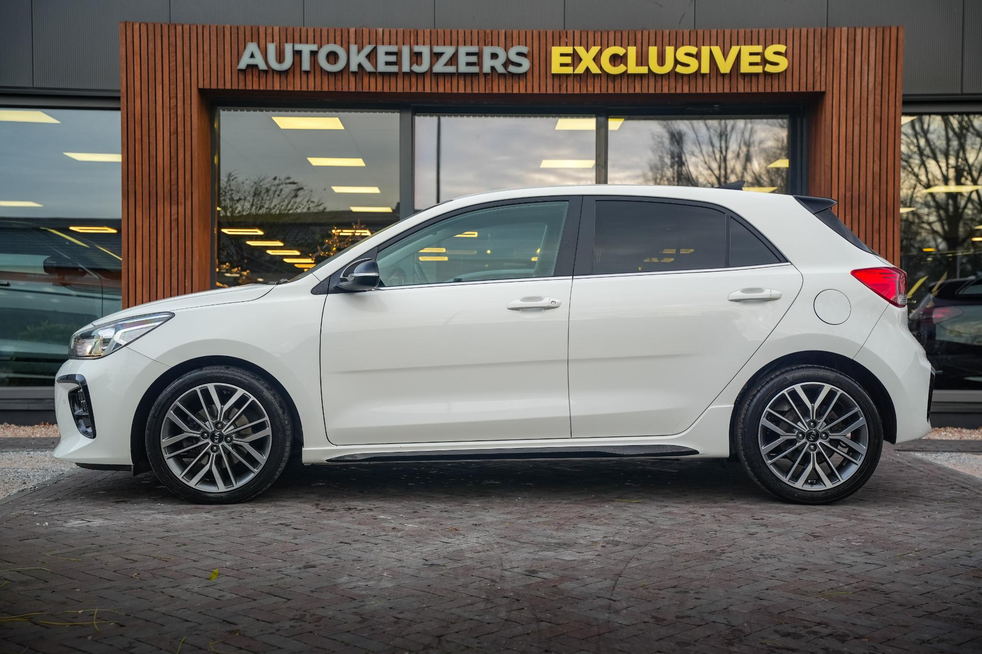 Kia Rio GT line 2021 Clear White (UD) 5