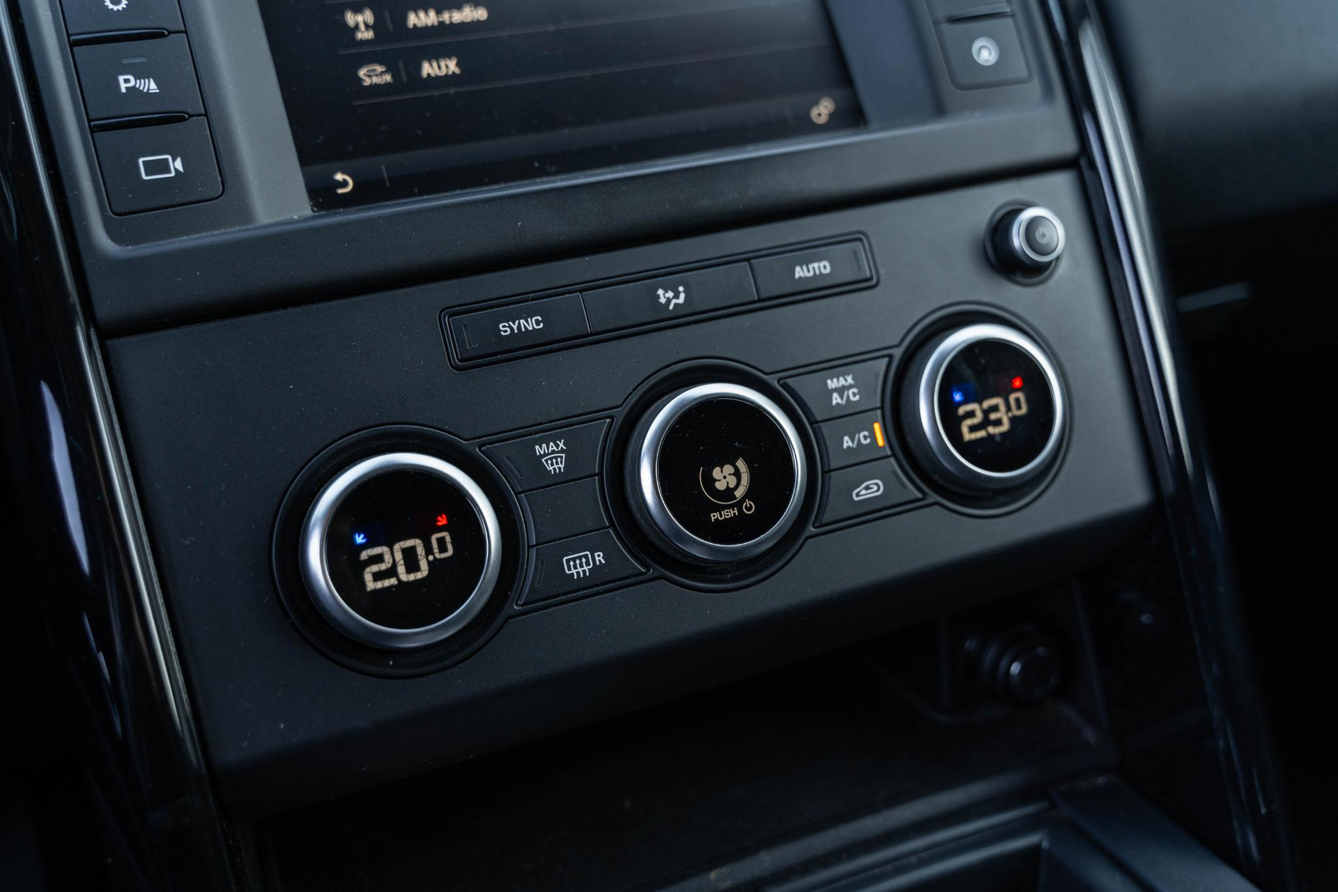 Land Rover Discovery 3.0 Td6 SE 2017  25