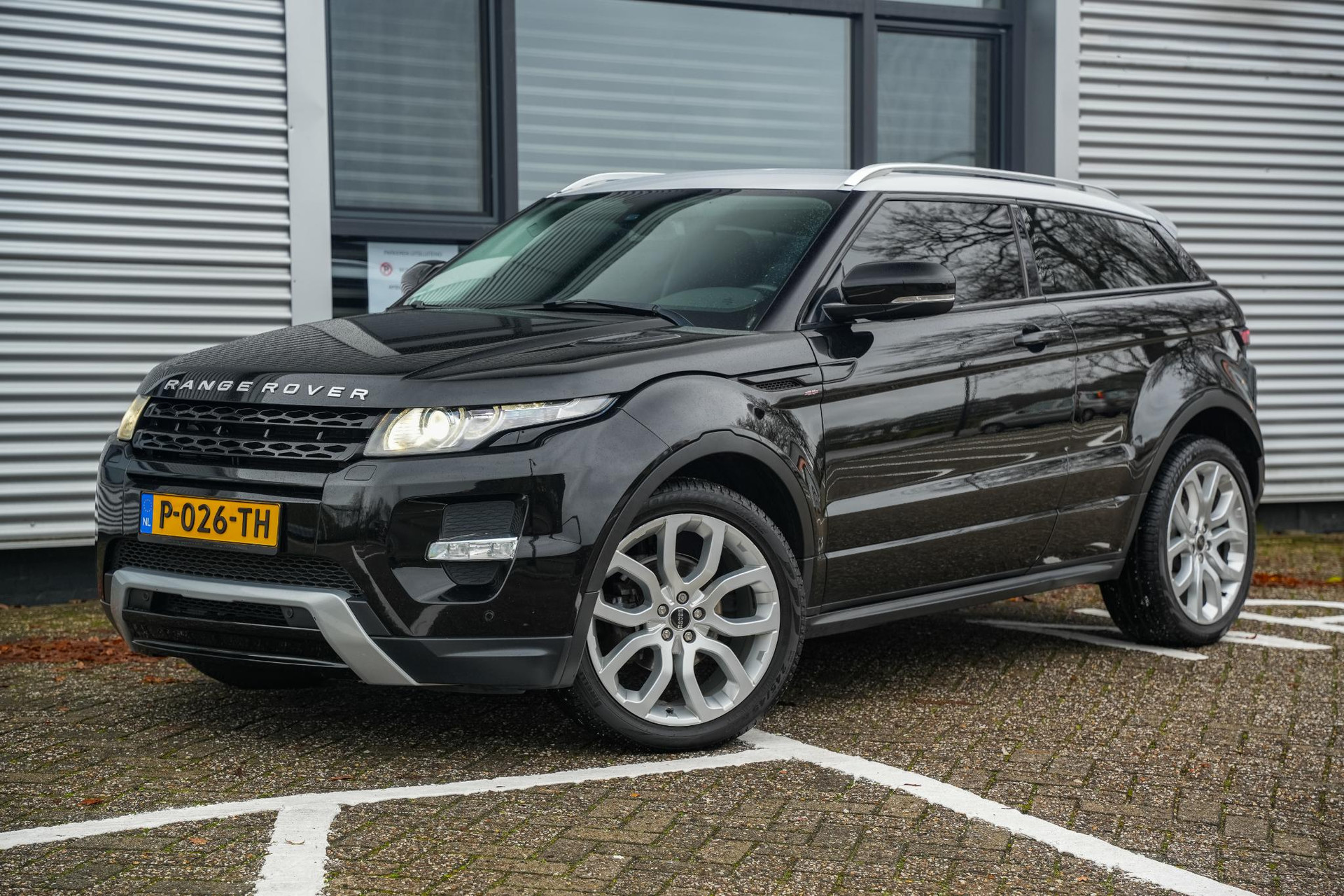 Land Rover Range Rover Evoque Coupe 2.2 SD4 4WD Prestige 2012 Santorini Black (820) (820) 28