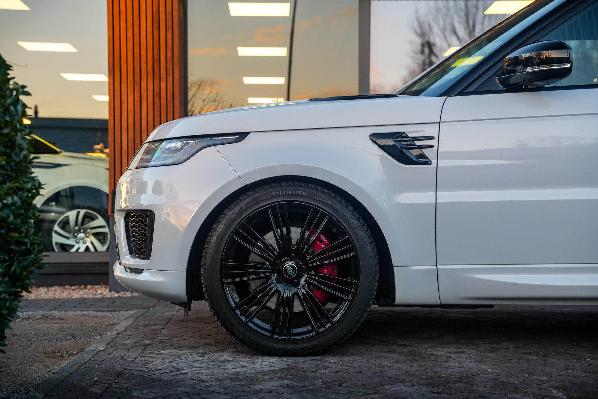 Land Rover Range Rover Sport 2.0 P400e HSE Dynamic 2018 Exterior Paint - Yulong White (1AQ) 12