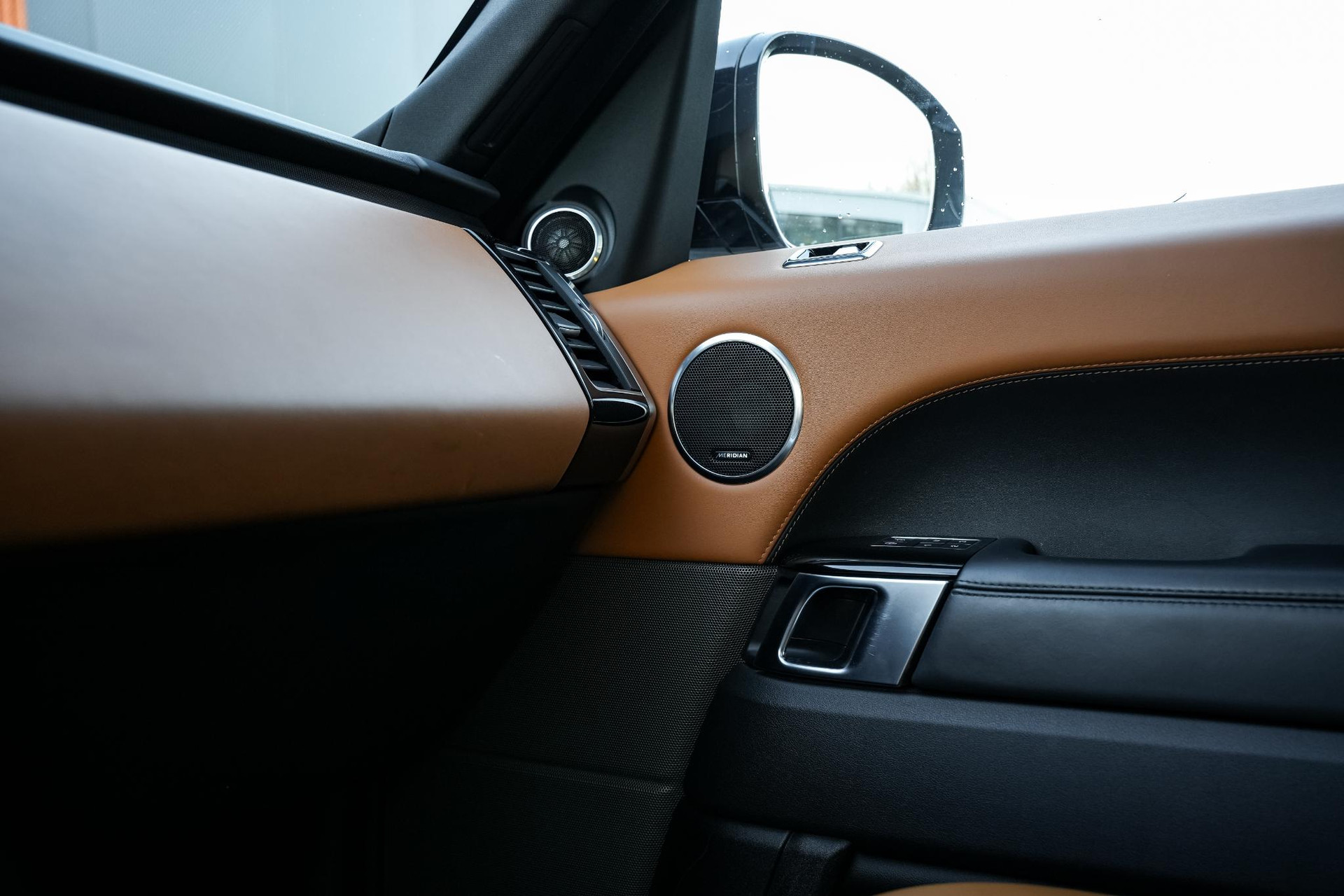 Land Rover Range Rover Sport 2.0 P400e HSE Dynamic 2018 Exterior Paint - Yulong White (1AQ) 21