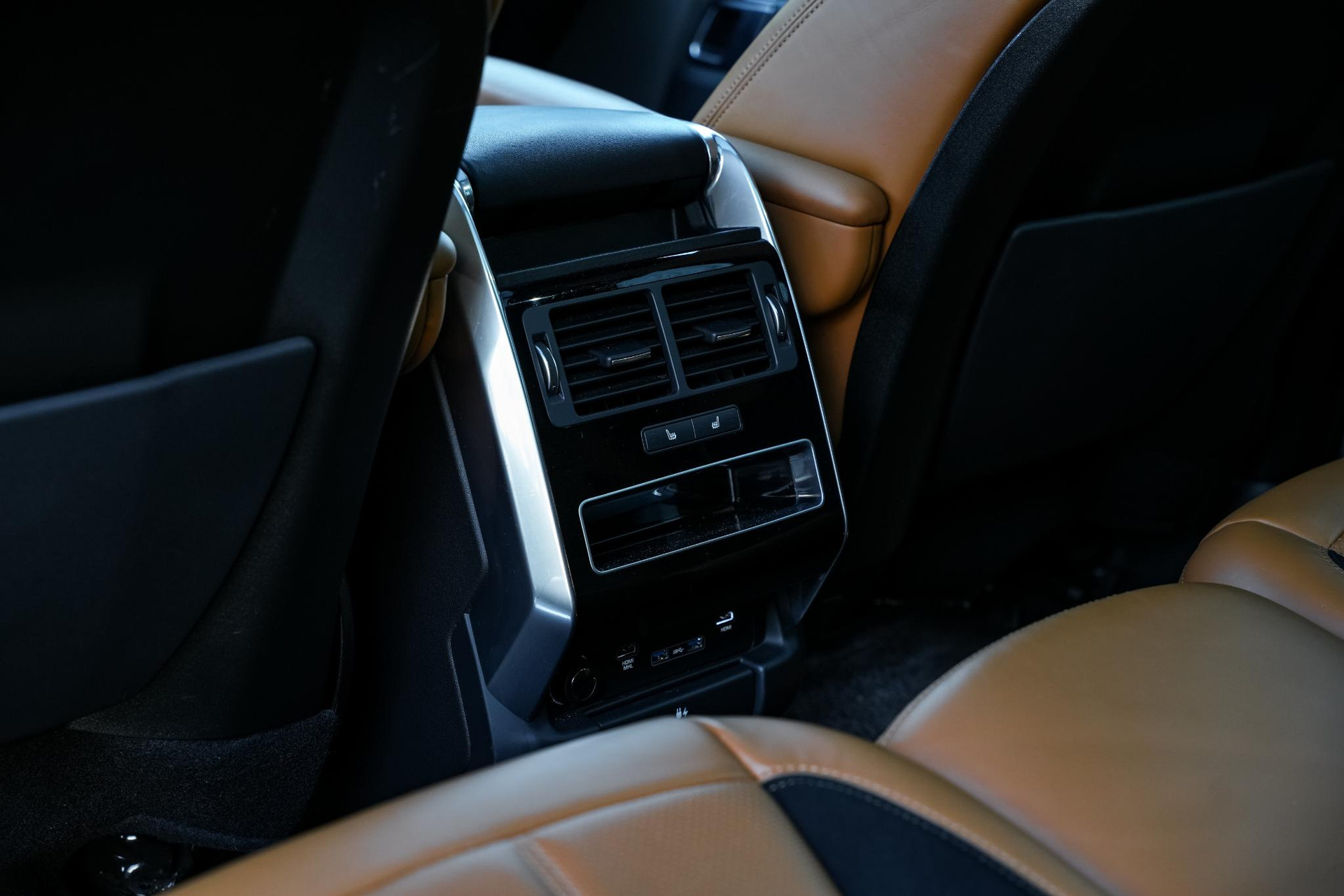 Land Rover Range Rover Sport 2.0 P400e HSE Dynamic 2018 Exterior Paint - Yulong White (1AQ) 25