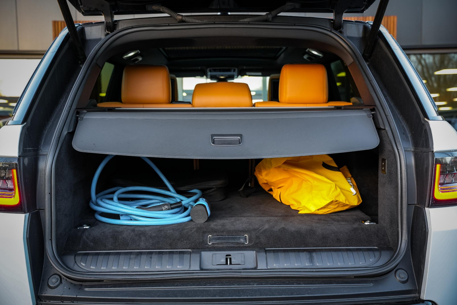 Land Rover Range Rover Sport 2.0 P400e HSE Dynamic 2018 Exterior Paint - Yulong White (1AQ) 26