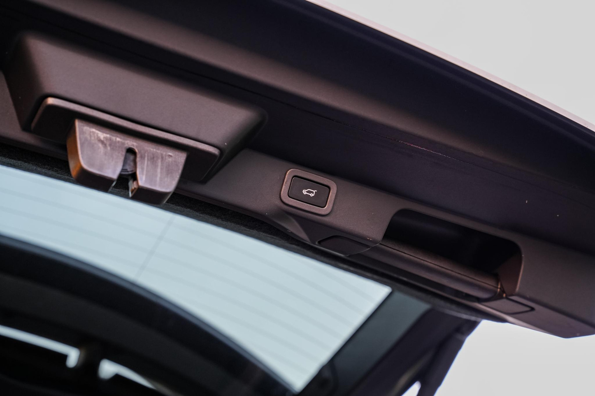 Land Rover Range Rover Sport 2.0 P400e HSE Dynamic 2018 Exterior Paint - Yulong White (1AQ) 27