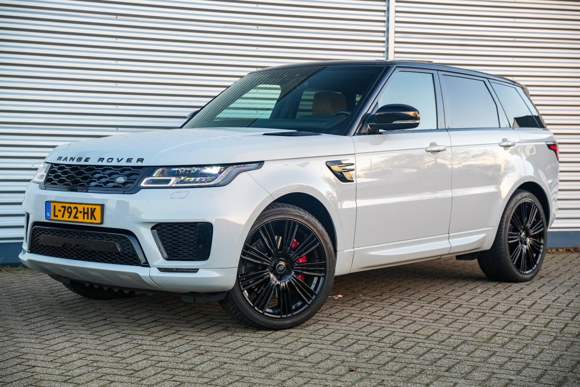 Land Rover Range Rover Sport 2.0 P400e HSE Dynamic 2018 Exterior Paint - Yulong White (1AQ) 28