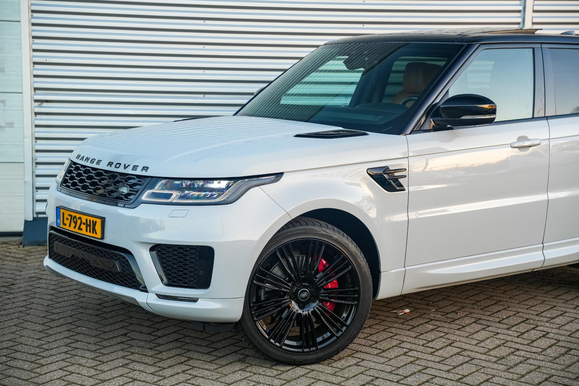 Land Rover Range Rover Sport 2.0 P400e HSE Dynamic 2018 Exterior Paint - Yulong White (1AQ) 29