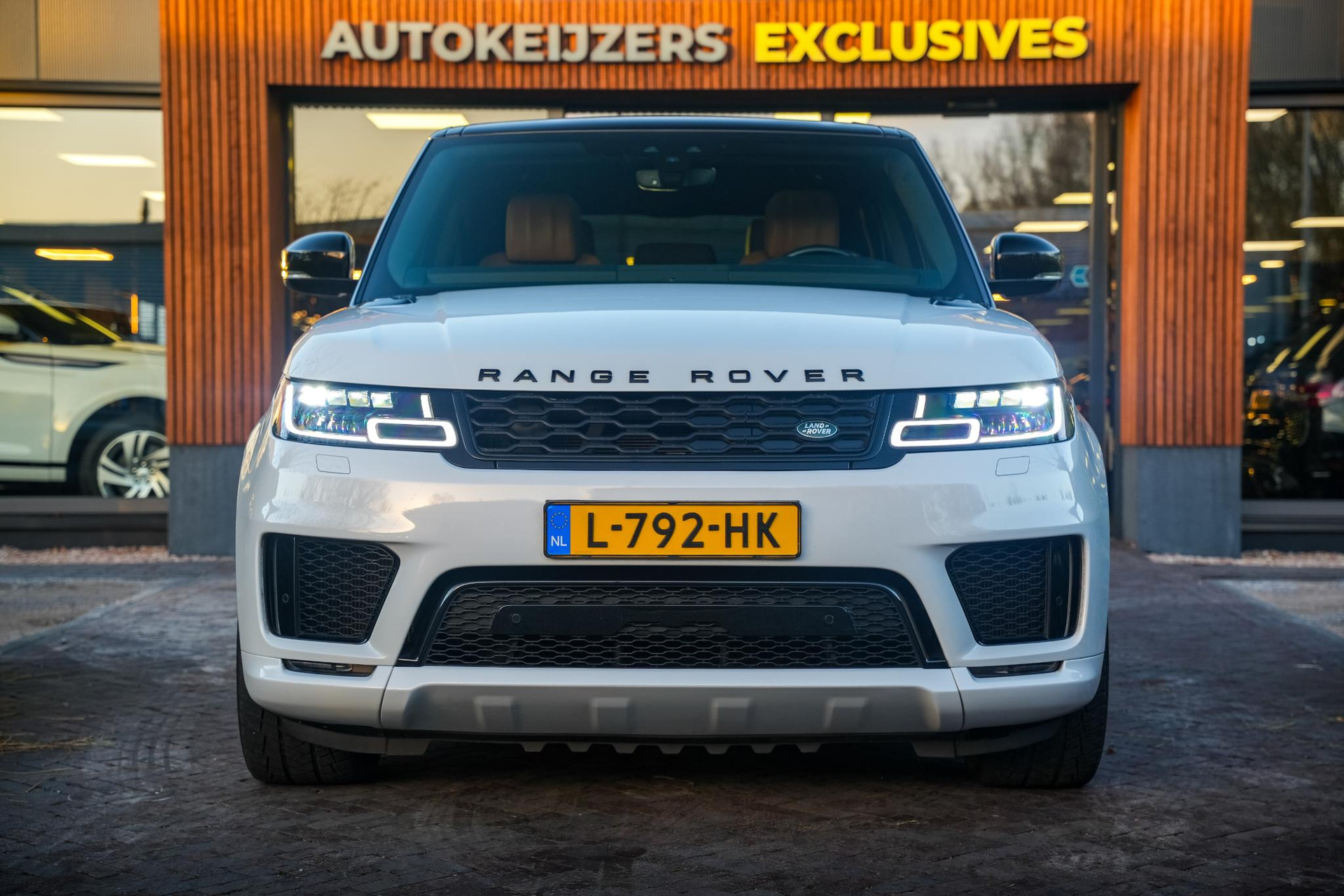Land Rover Range Rover Sport 2.0 P400e HSE Dynamic 2018 Exterior Paint - Yulong White (1AQ) 3