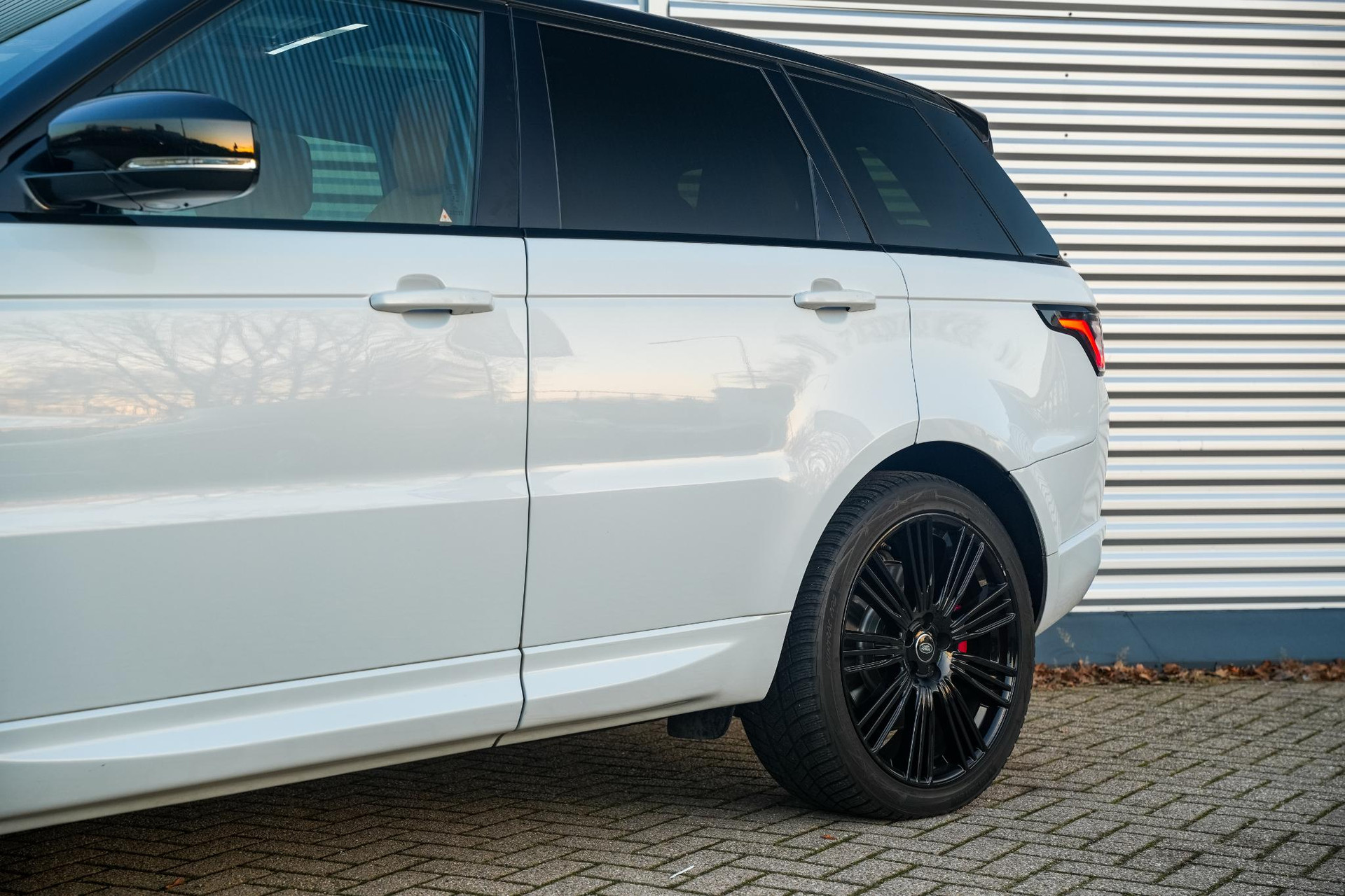 Land Rover Range Rover Sport 2.0 P400e HSE Dynamic 2018 Exterior Paint - Yulong White (1AQ) 30
